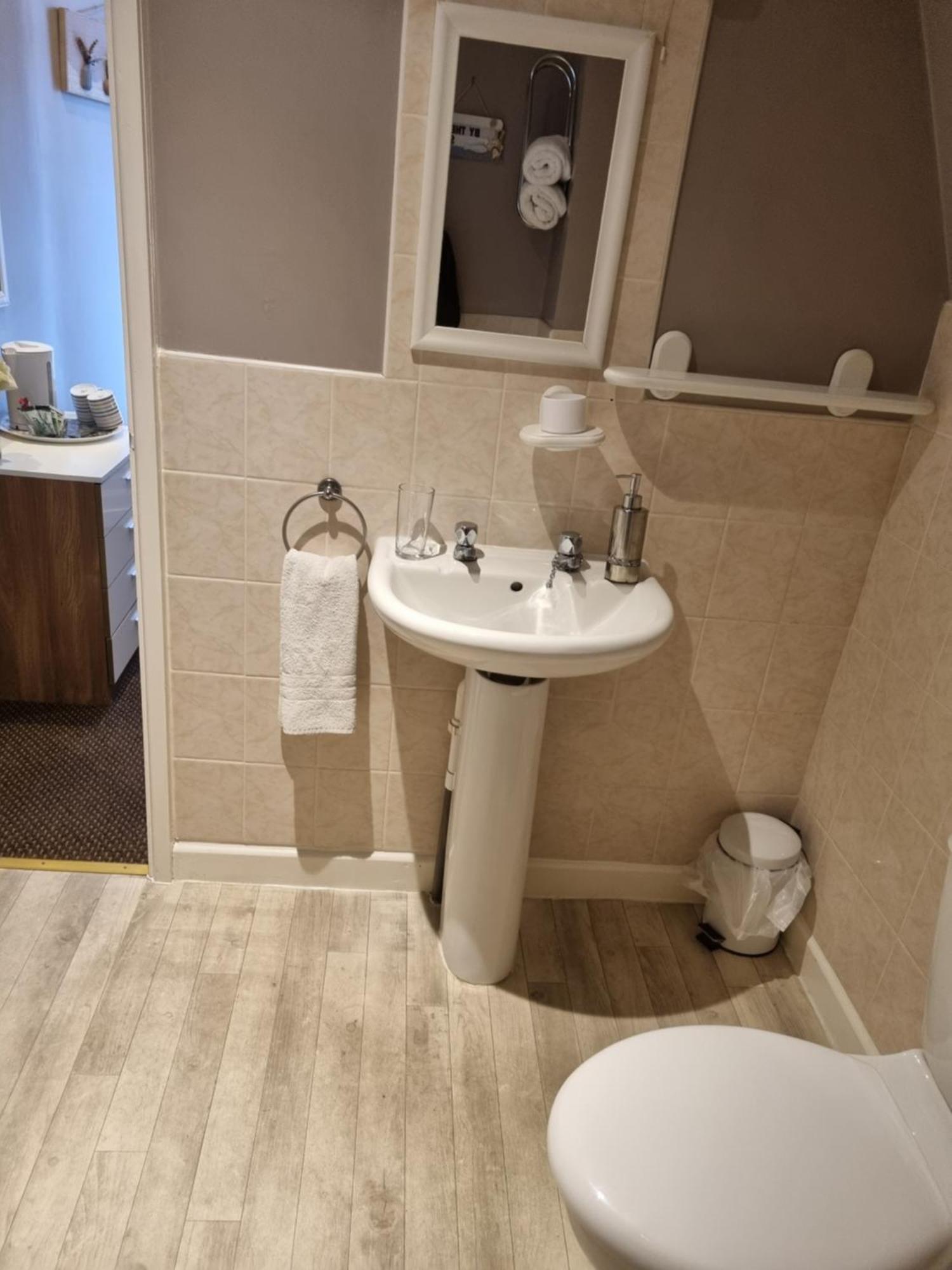 Double Room Private Bathroom