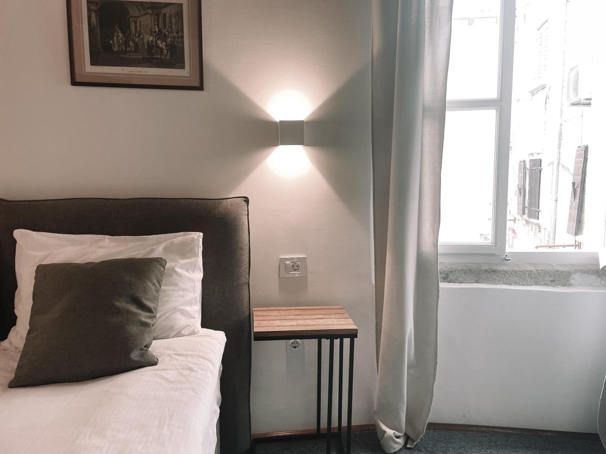 Double Room Cronche Street Annex Building