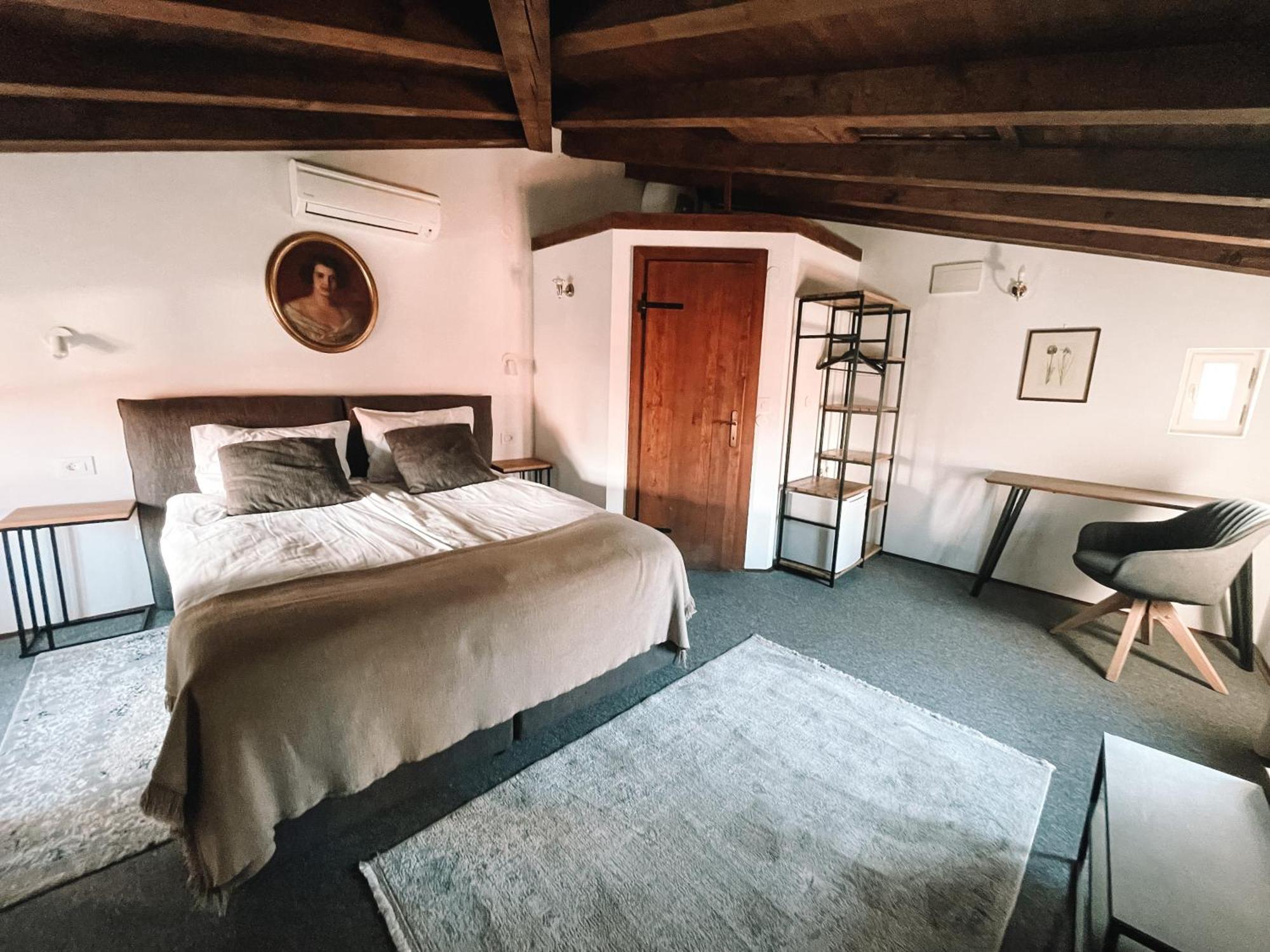 Double Room Cronche Street Annex Building
