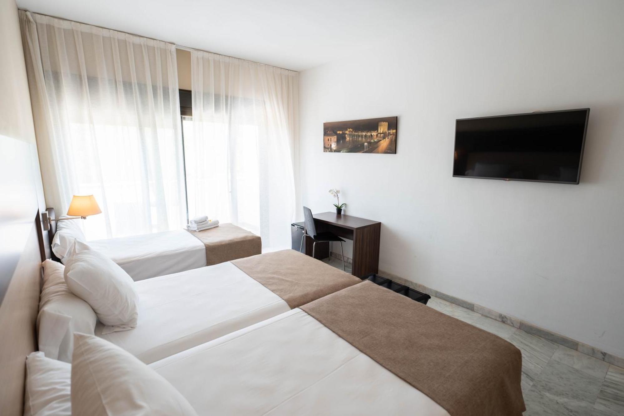 Quarto Duplo com Cama Extra (3 Adultos)