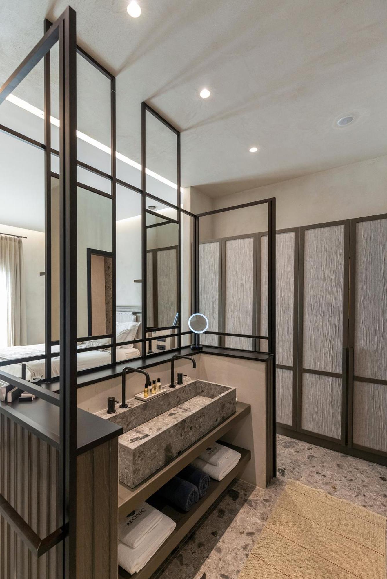 EPIC Junior Suite Jacuzzi