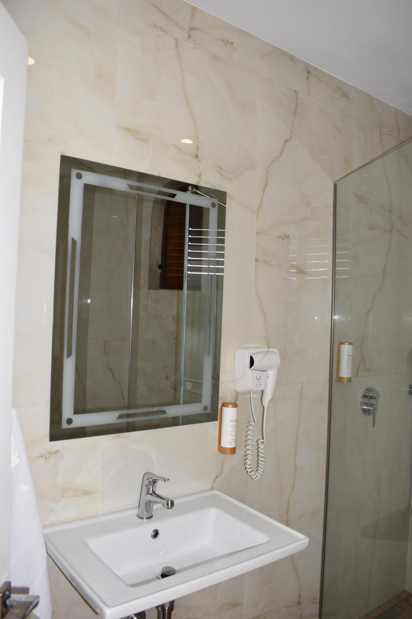 Standard Triple Room Sea View