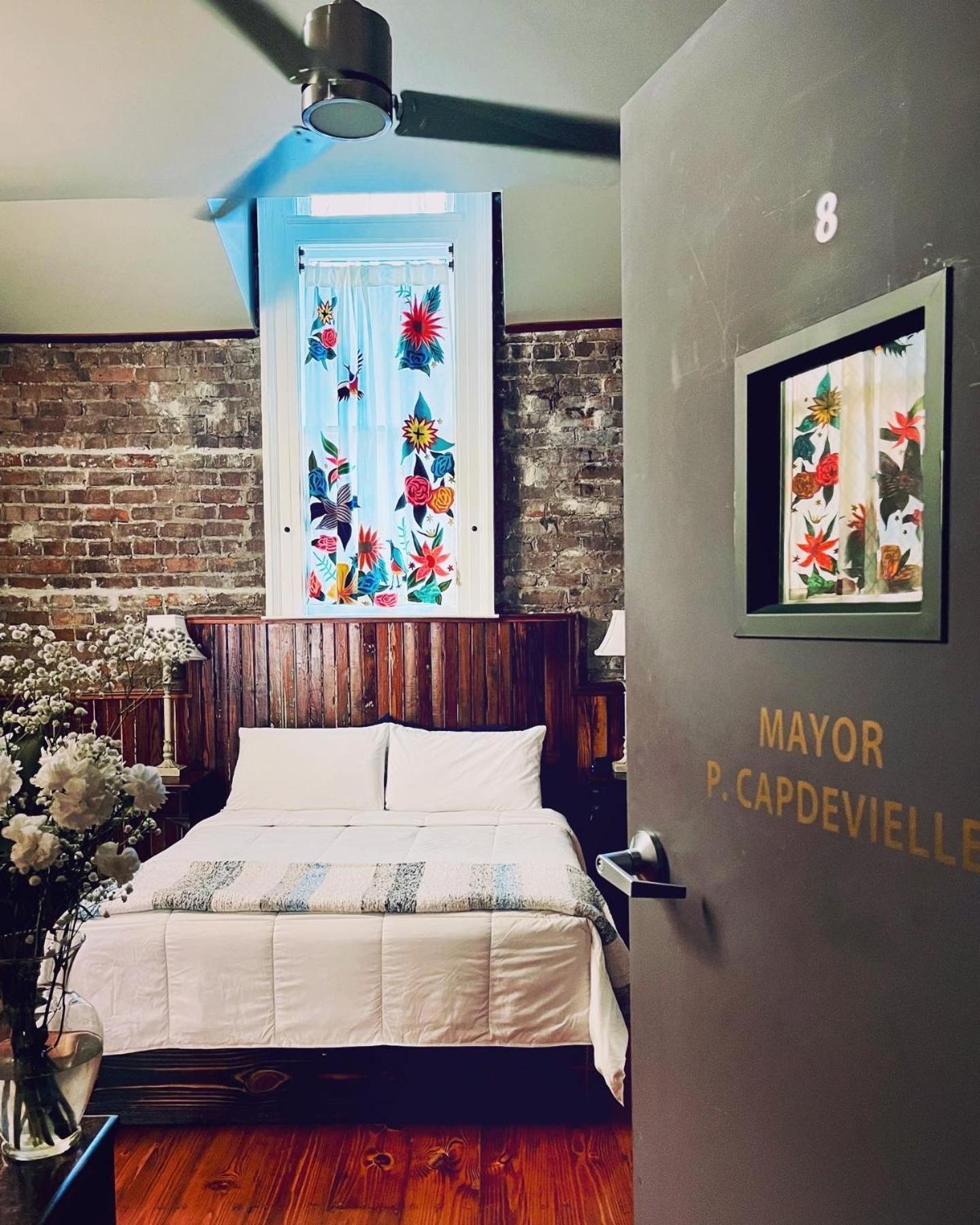 Deluxe Queen Suite