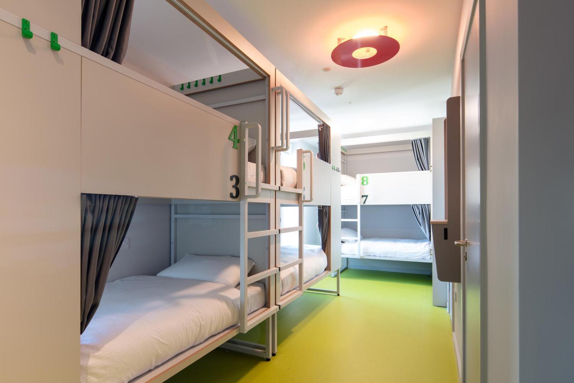 Posto Letto in Dormitorio Misto con 10 Letti