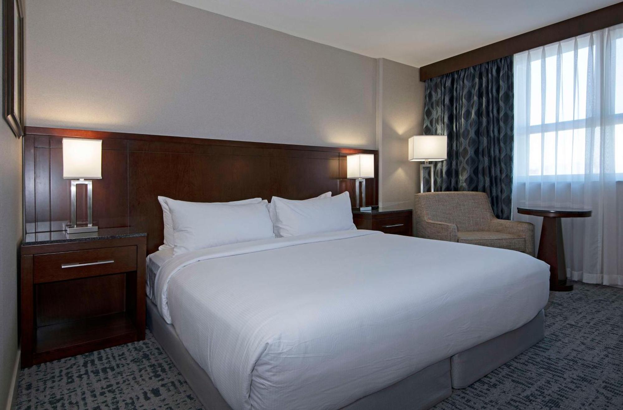 King Room Roll Shower Mobility Hearing Accessible or Non-Smoking