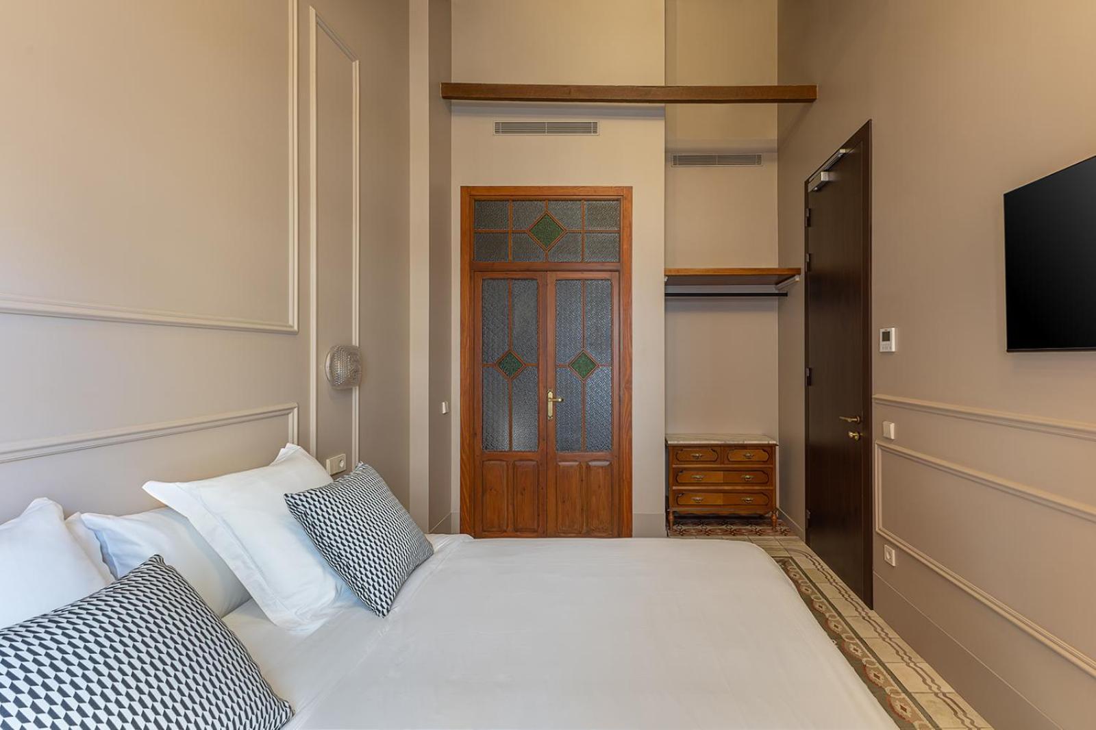 Deluxe Double Room Balcony,1488455032:JPEG