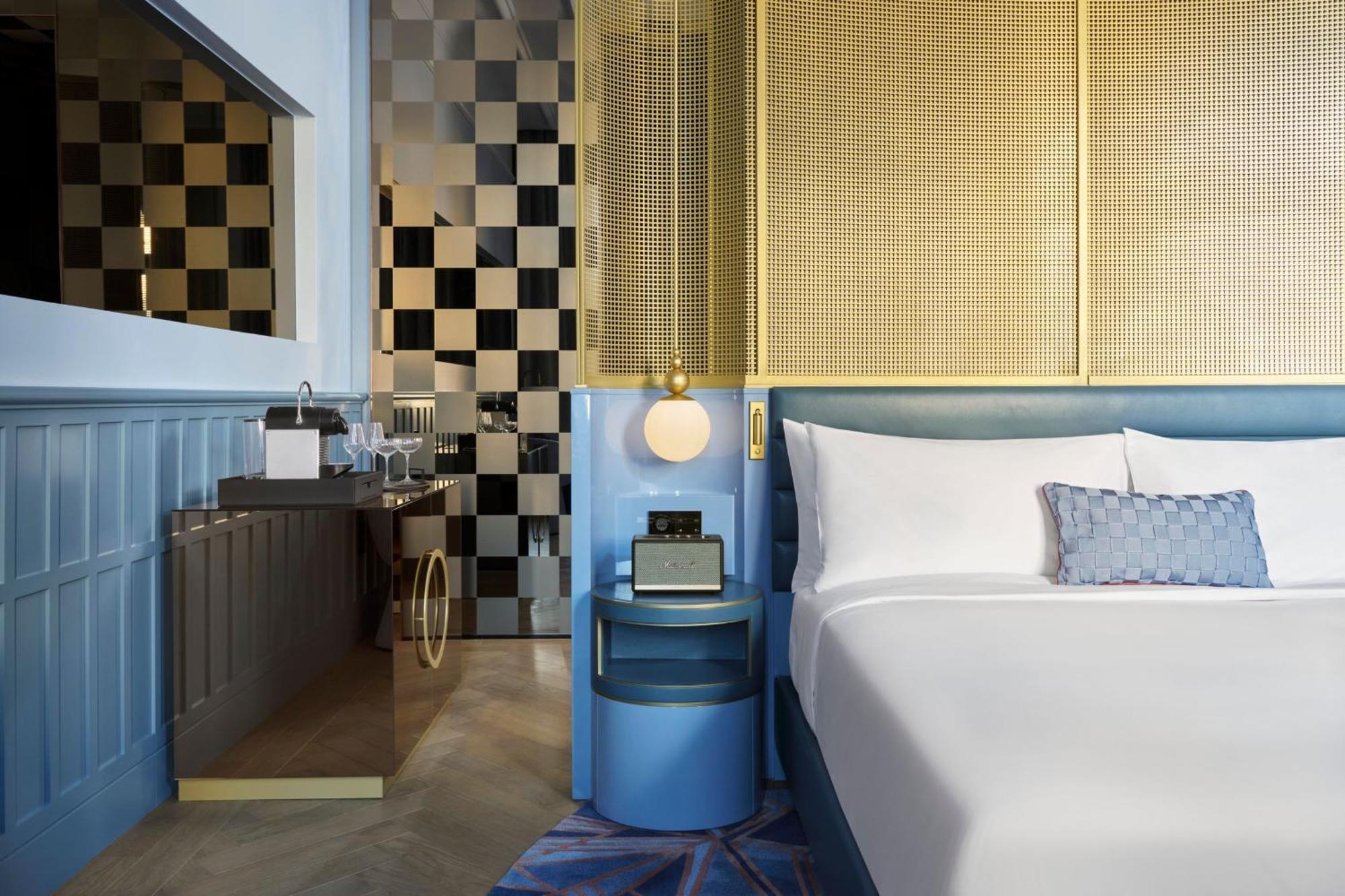 Studio King Suite Street View