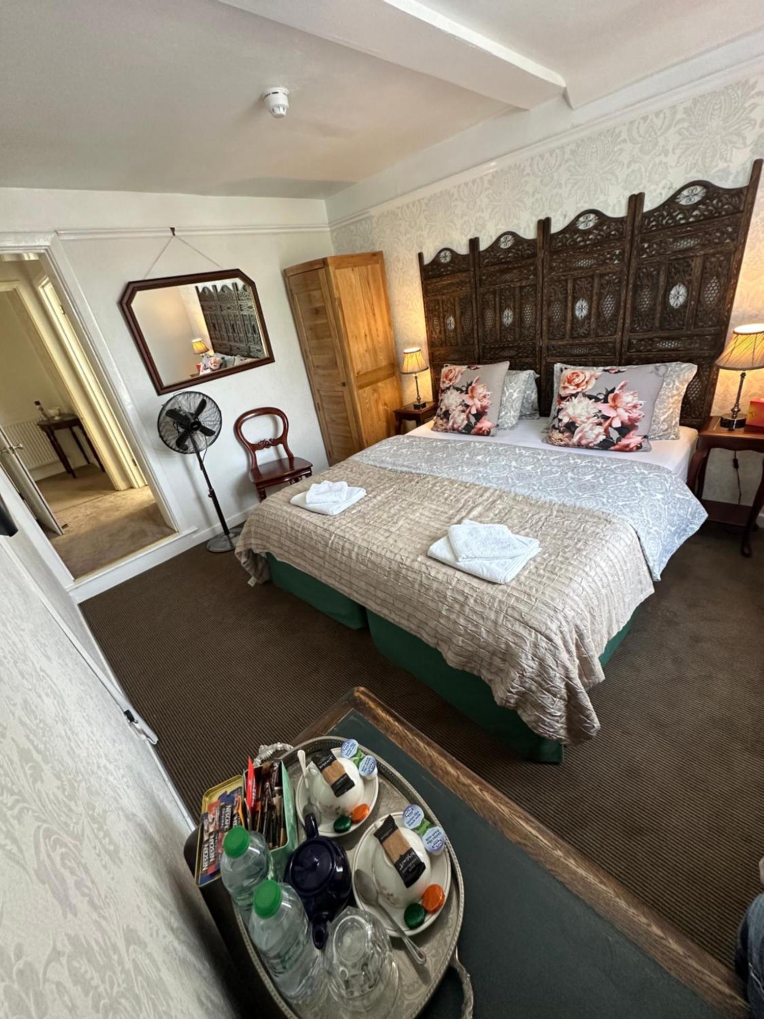 Standard Super King or Twin Room