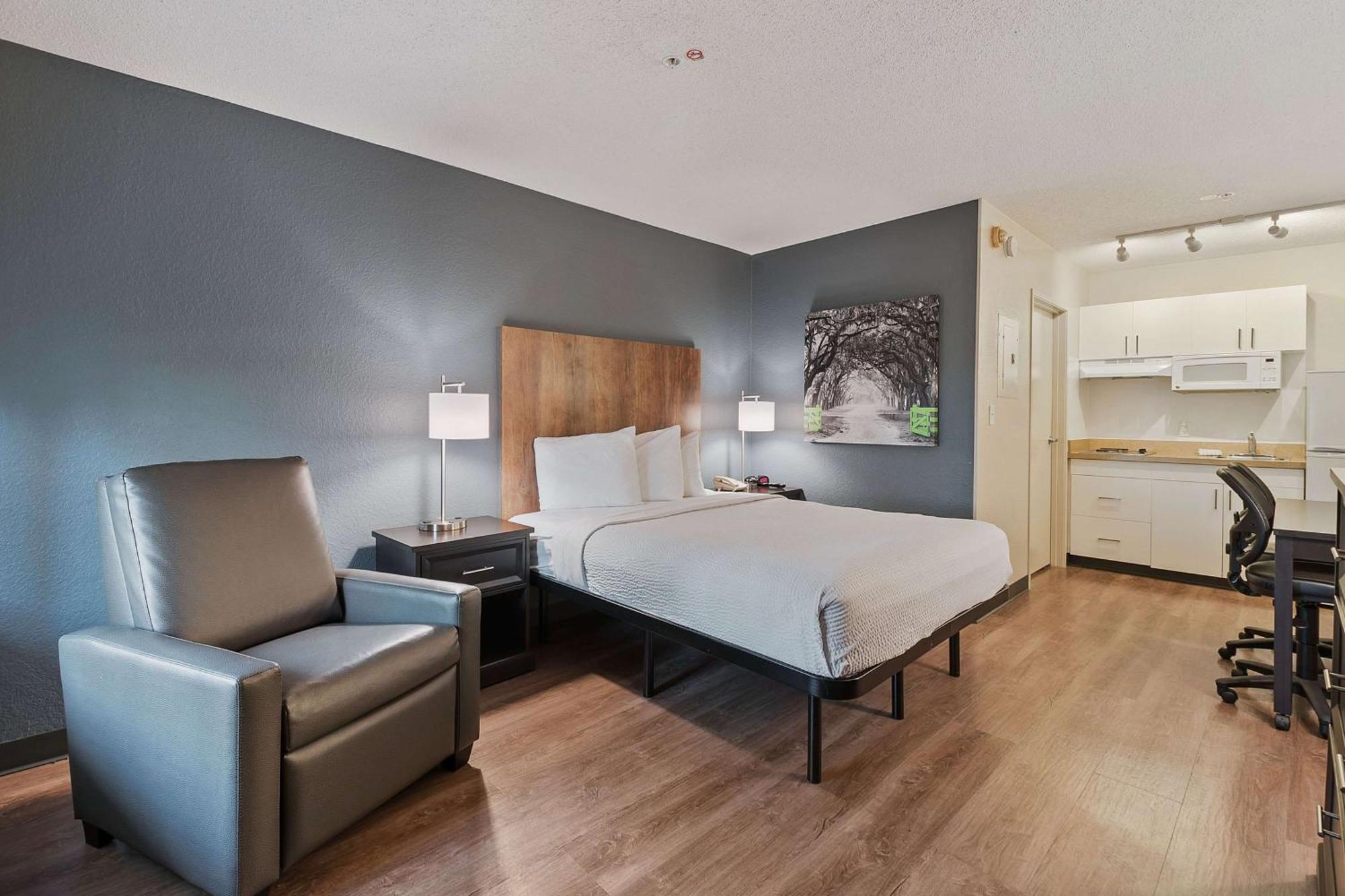 Studio 1 Queen Bed Hearing Accessible Non-Smoking