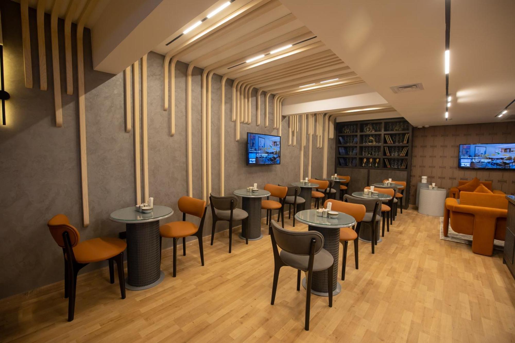Premium King Room 24 or 7 Butler Lounge Access