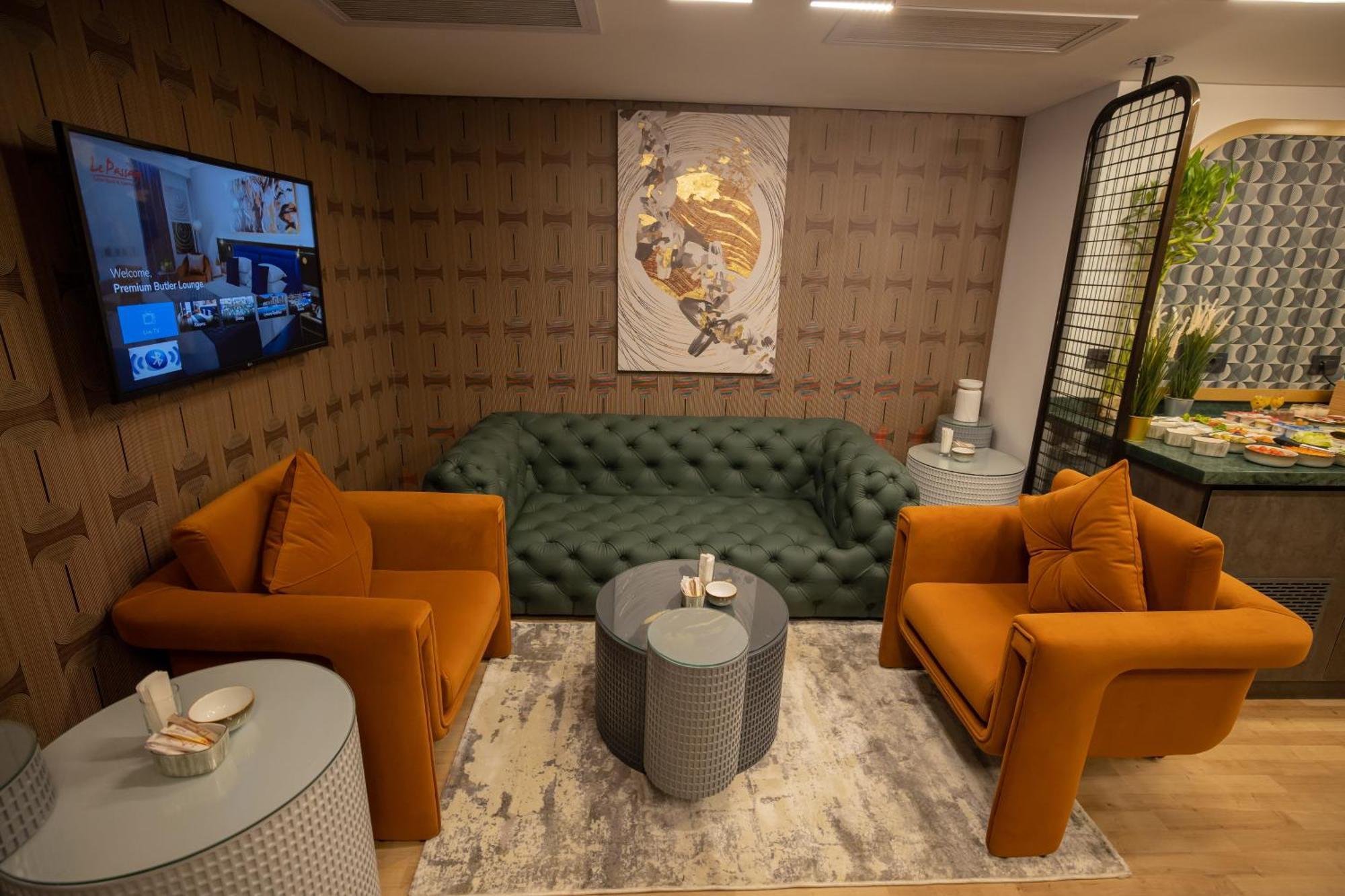 Premium King Room 24 or 7 Butler Lounge Access