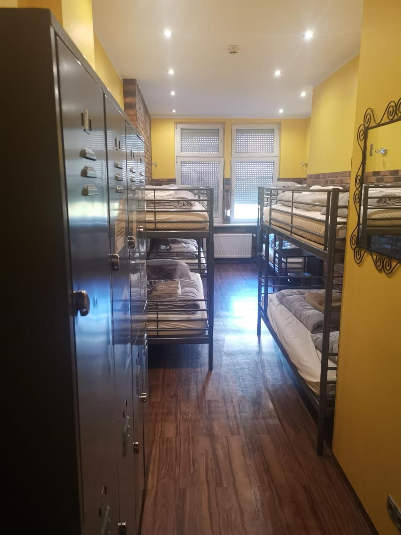 Bed 8-Bed Mixed Dormitory Room