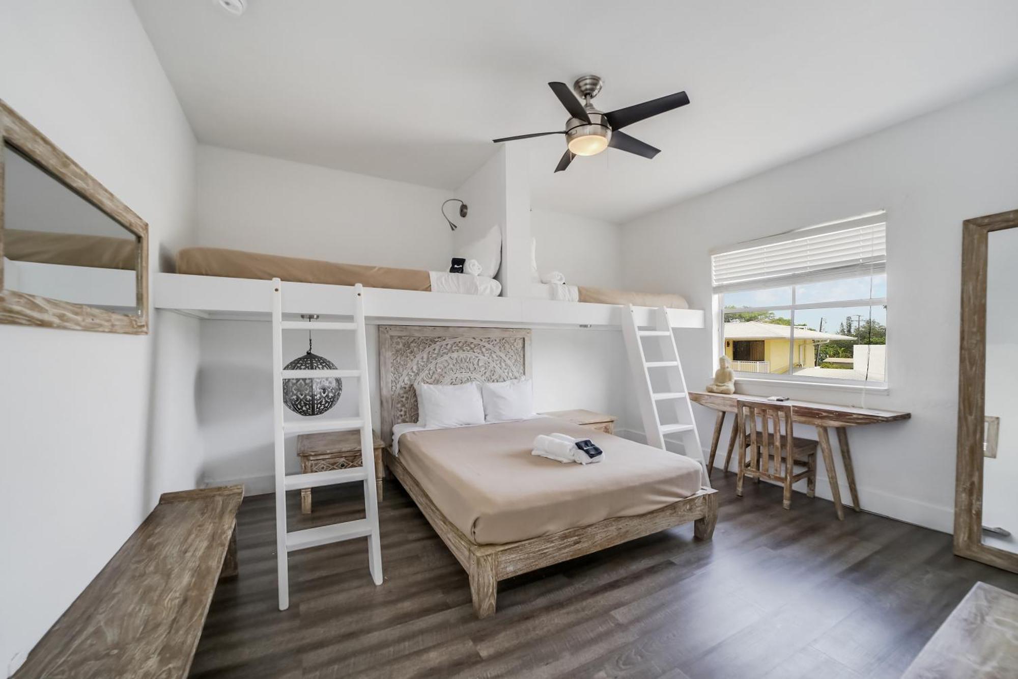 Family Room Queen Bed Two Twin Beds Self Check