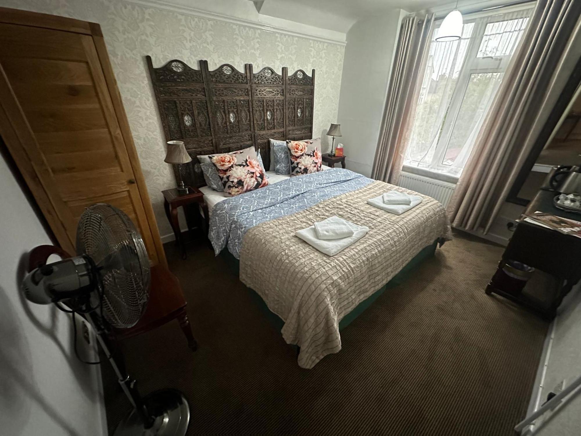 Standard Super King or Twin Room