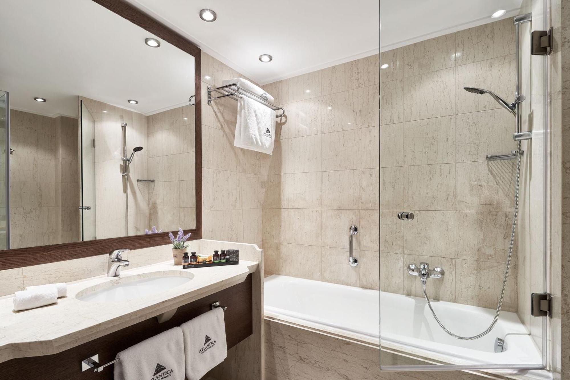 Twin / Double Room Swim Up Inland View