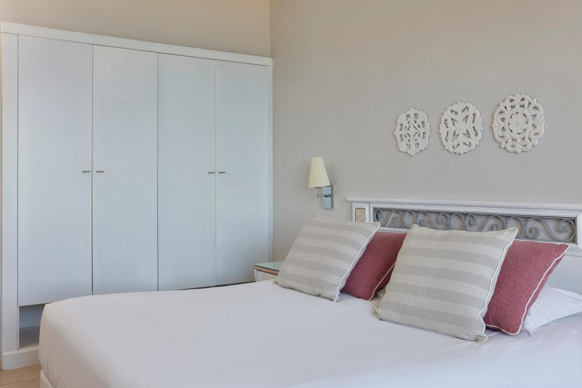Double or Twin Room Inland View