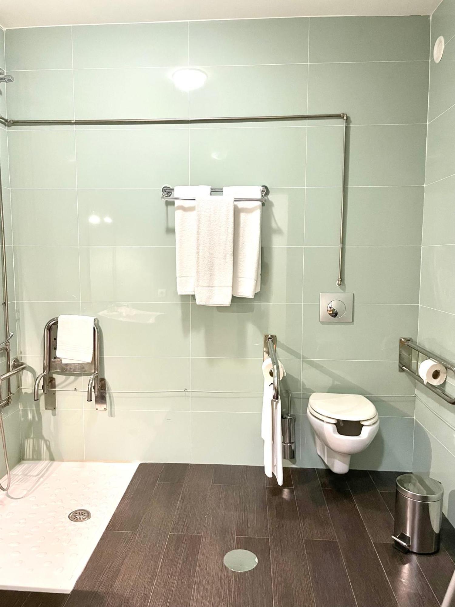 Quarto com 2 Camas de Solteiro - Acesso para Hóspedes com Mobilidade Reduzida
