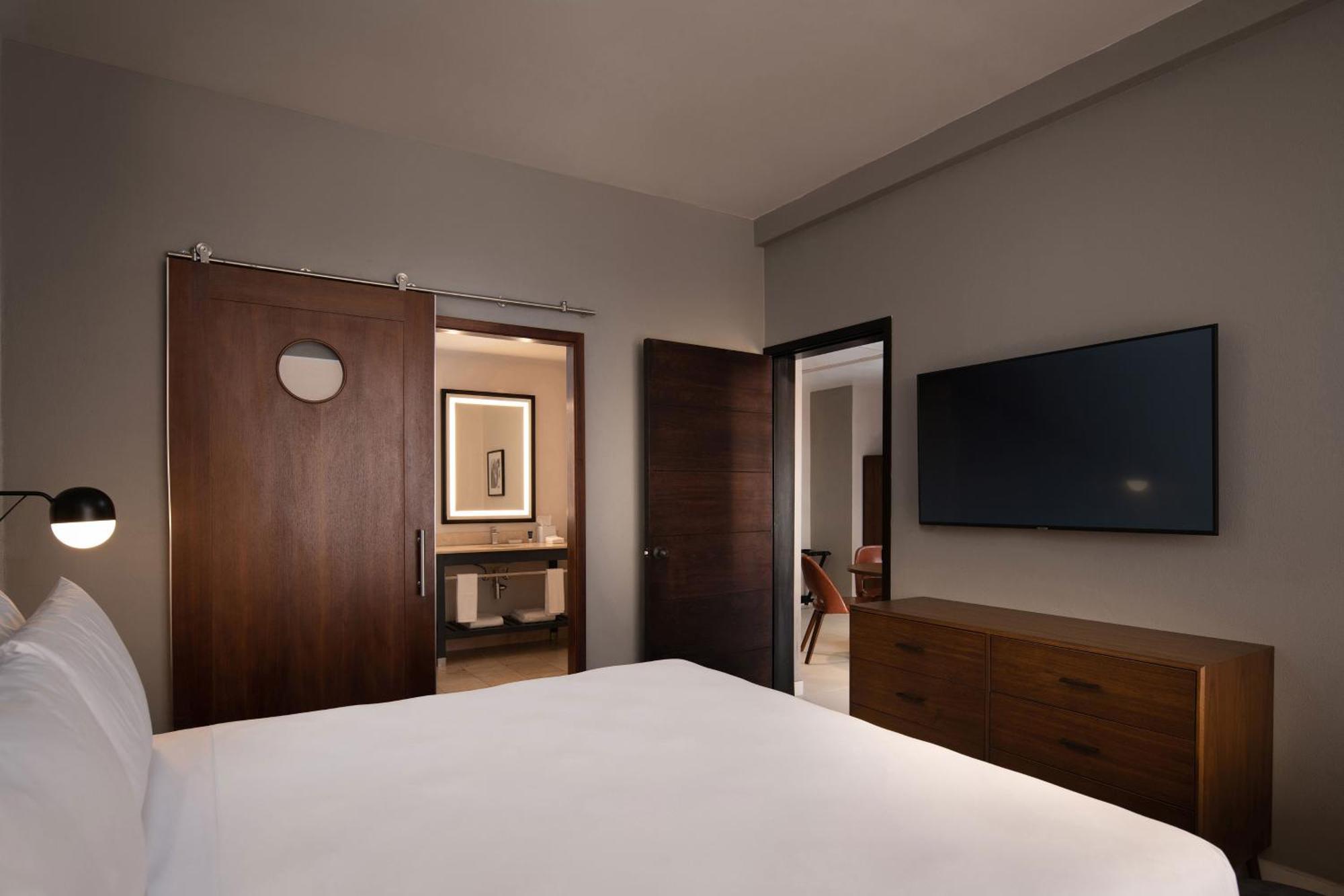 Suite com 1 Quarto com 1 Cama King-size