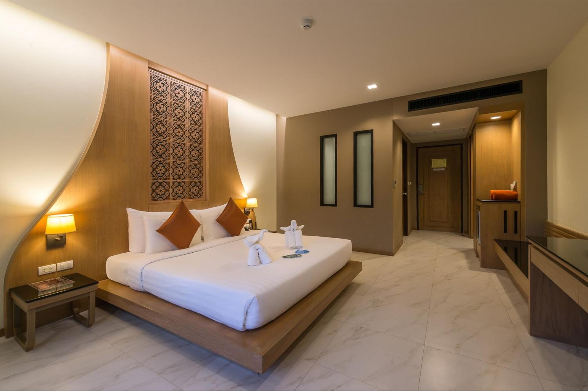 Grand Deluxe Pool View