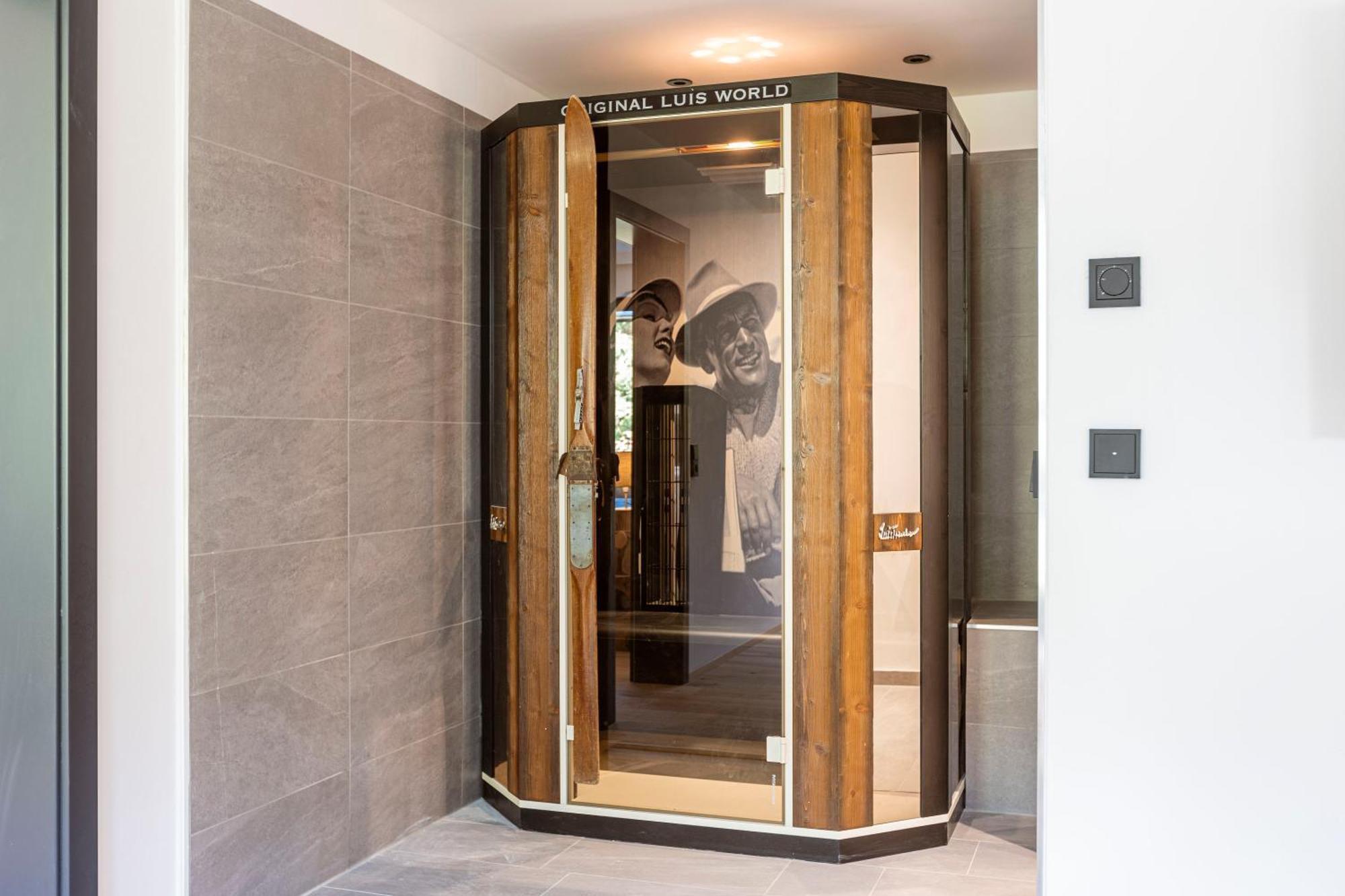 Two-Bedroom Suite IR-Sauna