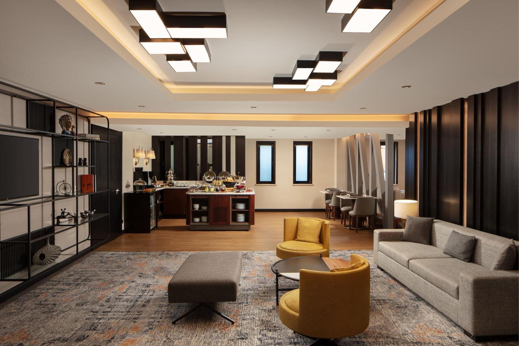 Executive King Room Lounge Access