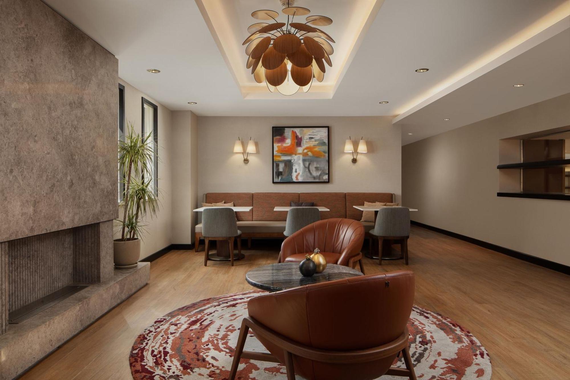 Executive King Room Lounge Access