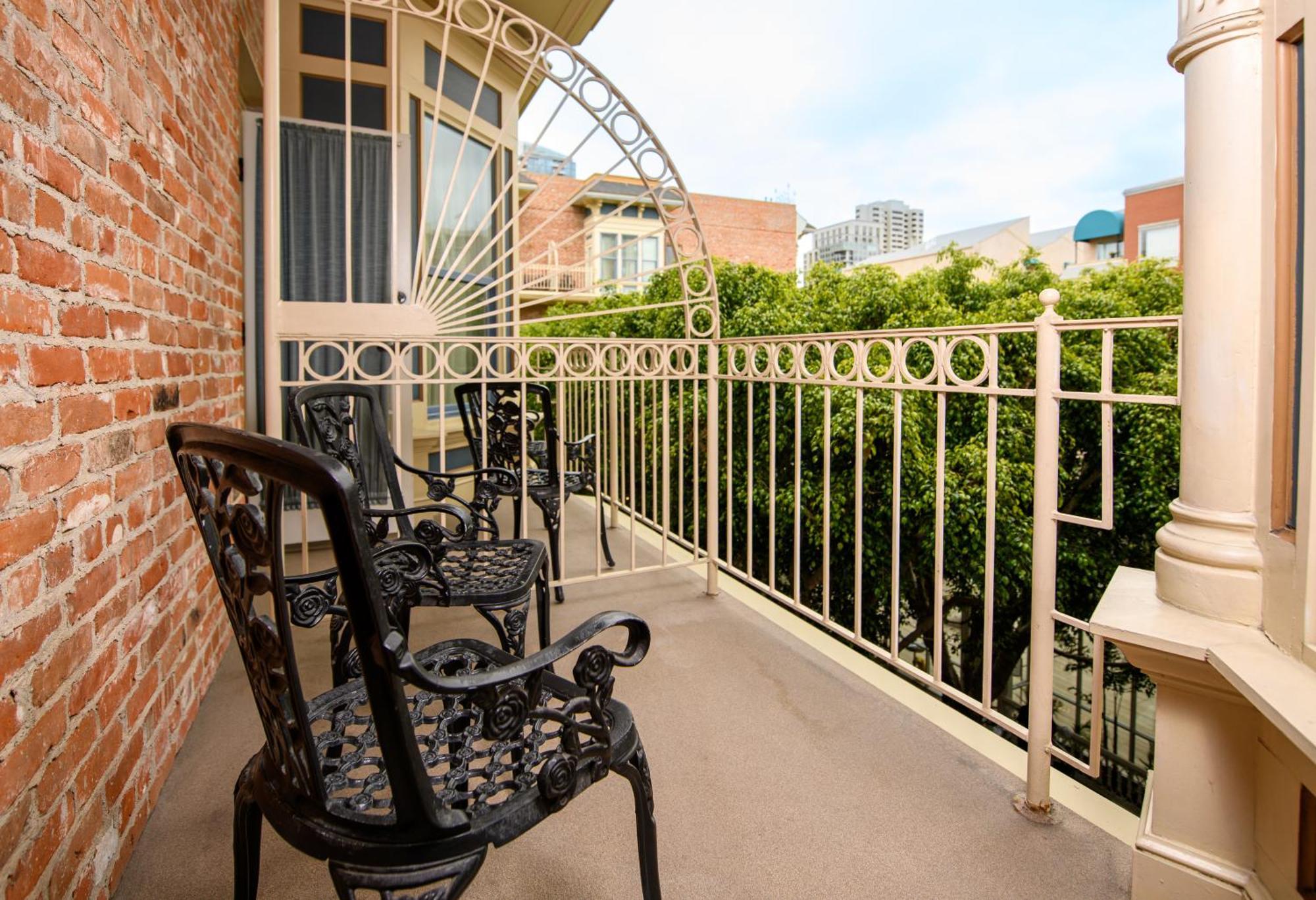 1 King Bed Balcony