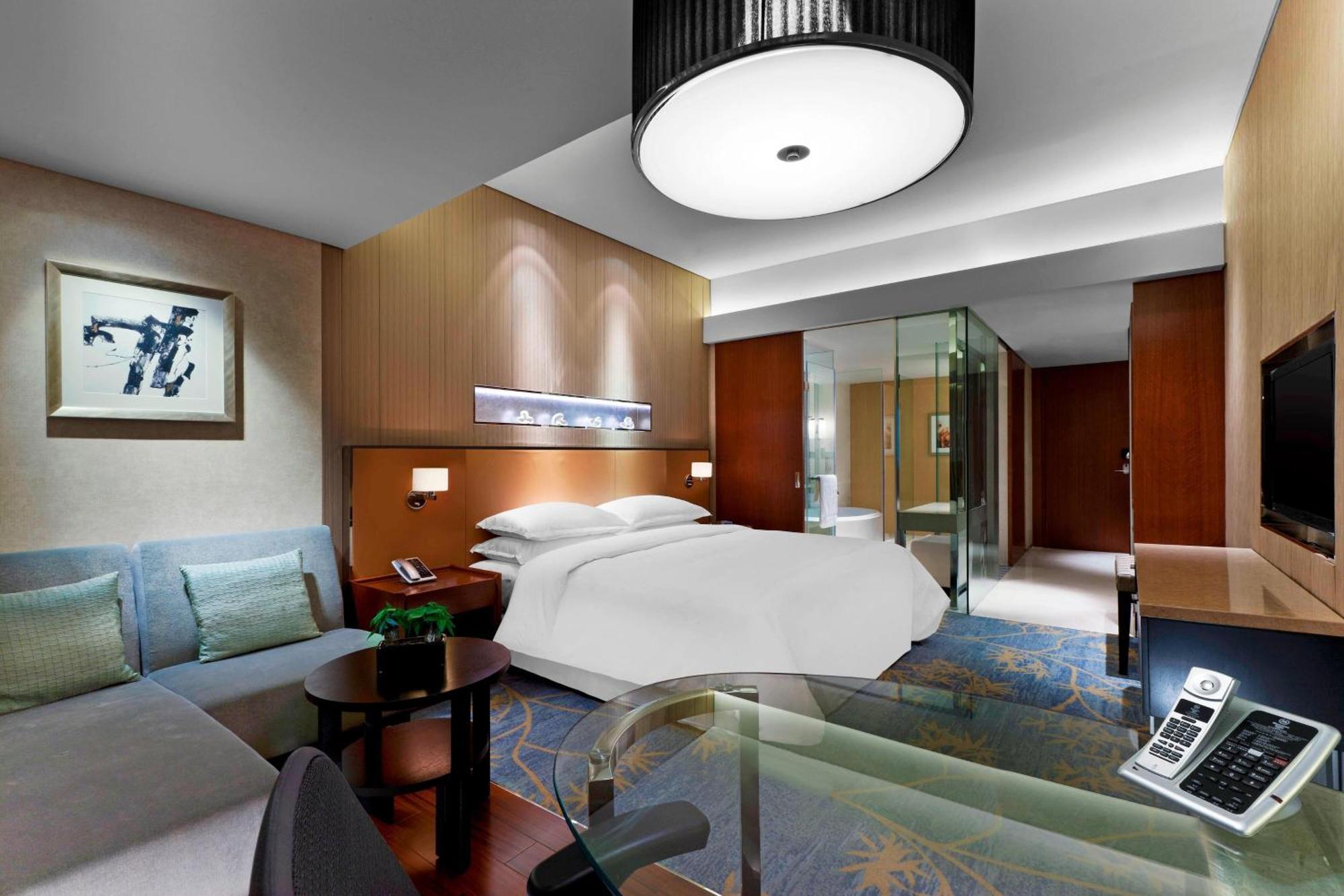 Deluxe King Bed Room Guest room 1 King City view