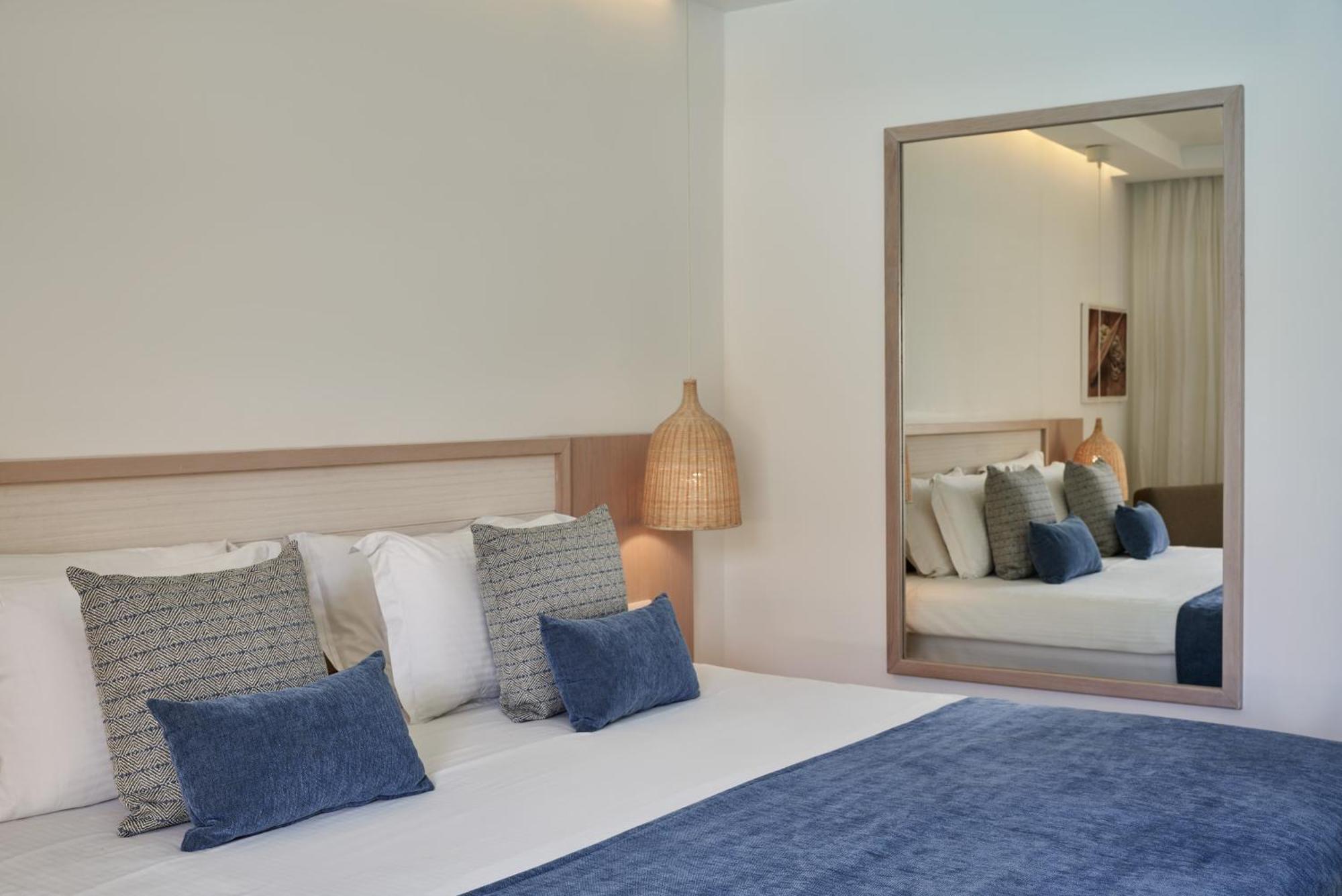 Premium Double Room Swim Up