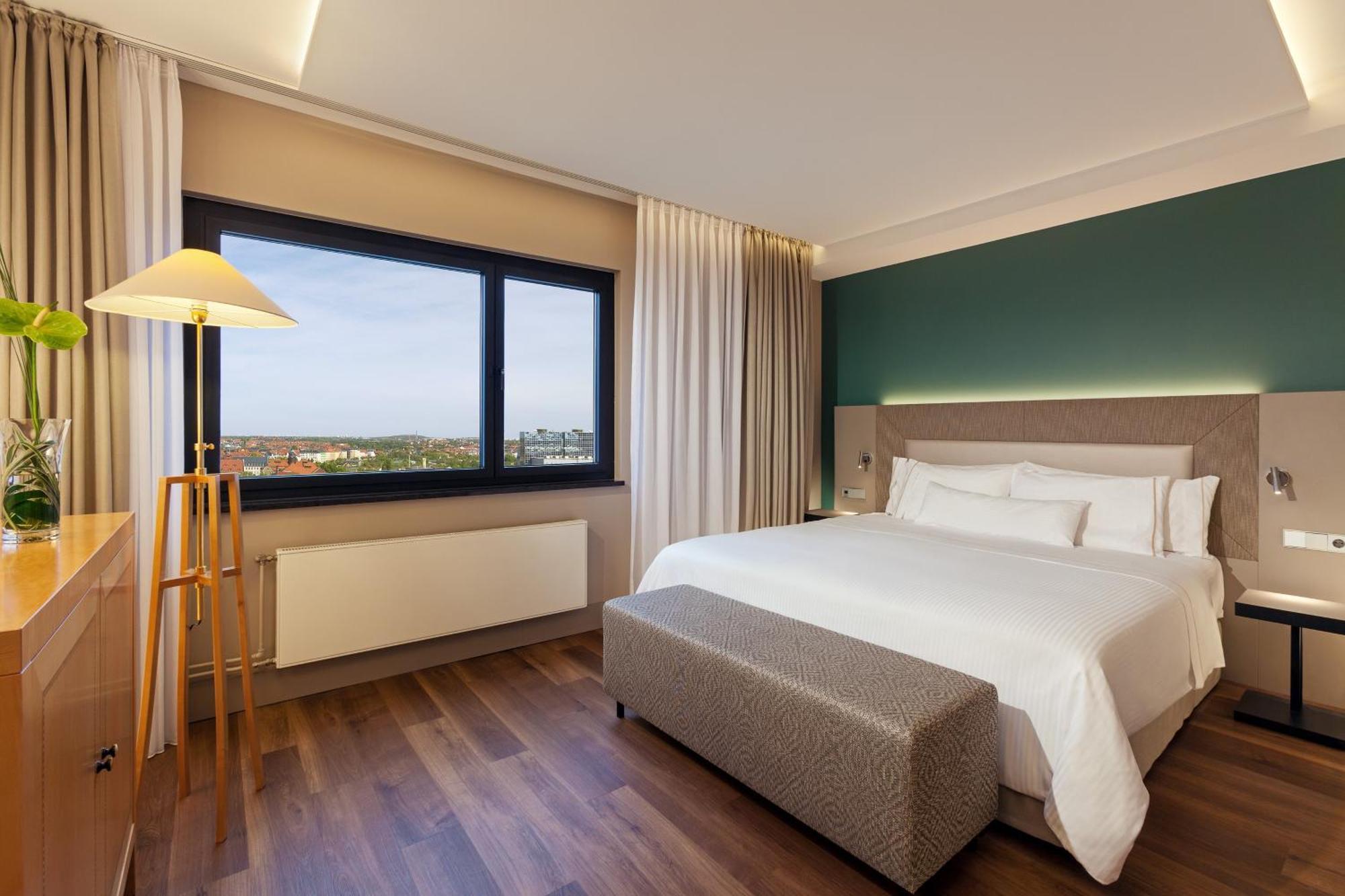 1 Bedroom Executive Suite 1 King City view Top floor,1706329716:JPEG