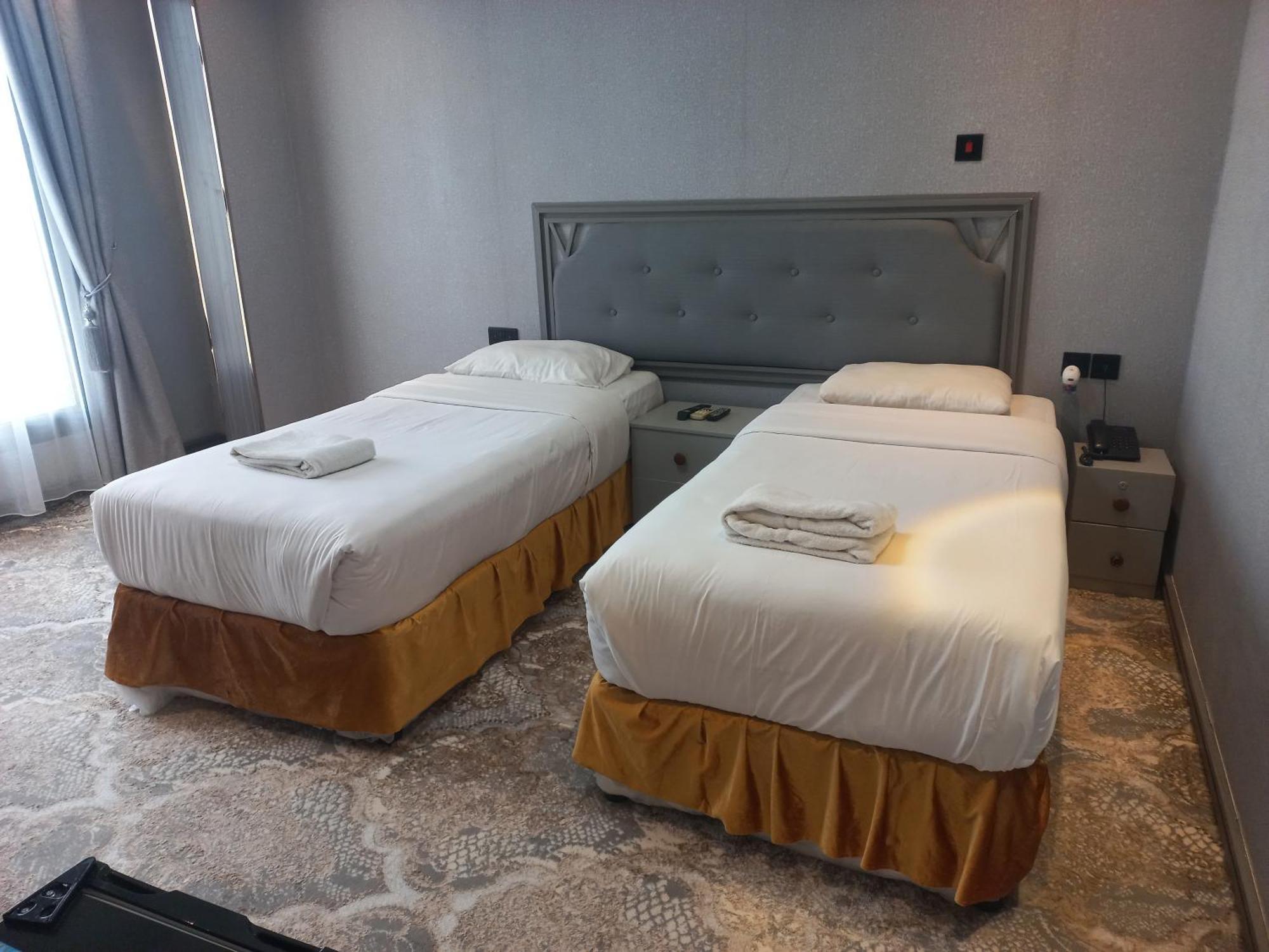 Kleine Tweepersoonskamer met 2 Aparte Bedden