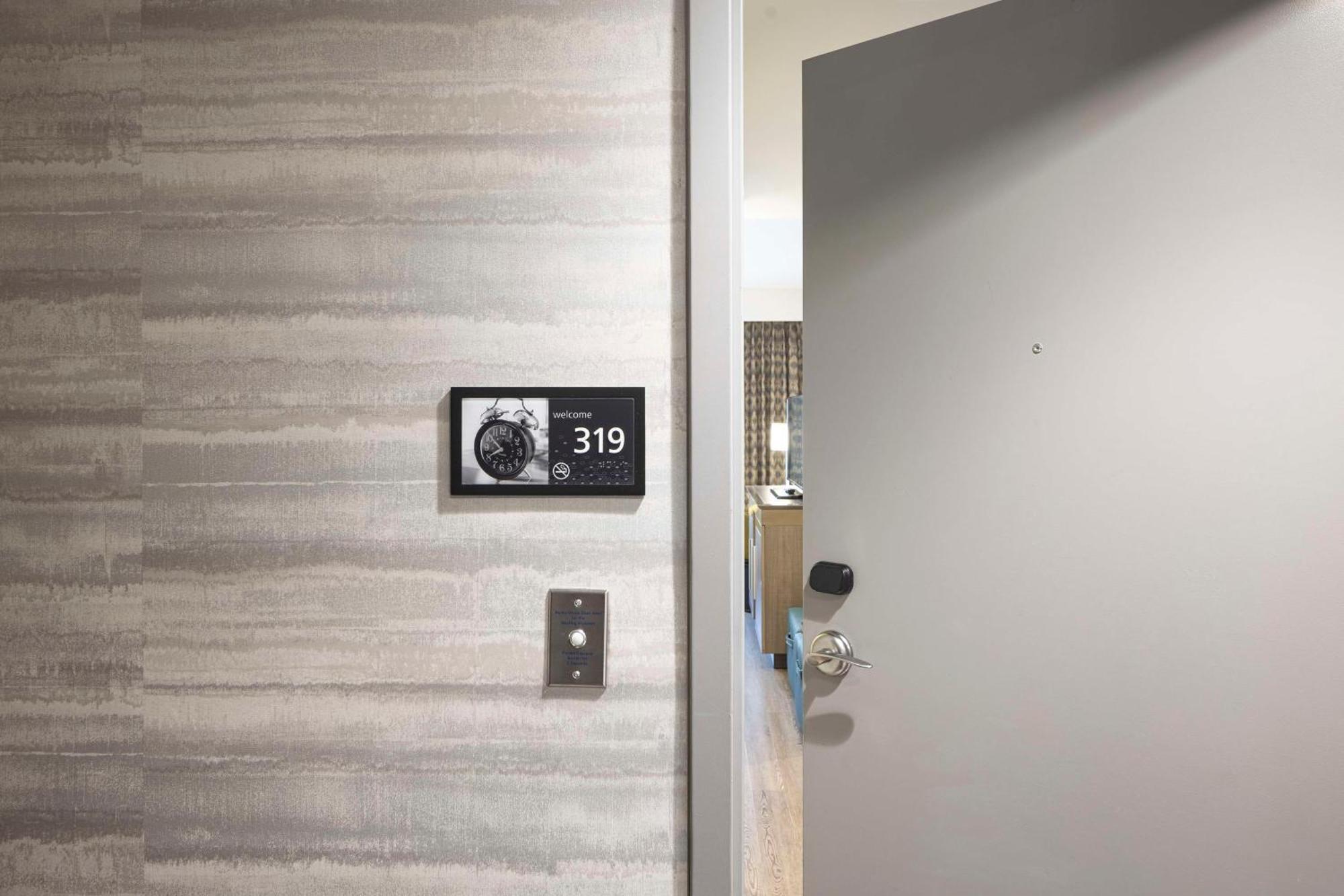 Quarto com Cama King-size - Acessível para Hóspedes com Capacidade Auditiva Reduzida / Não Fumantes