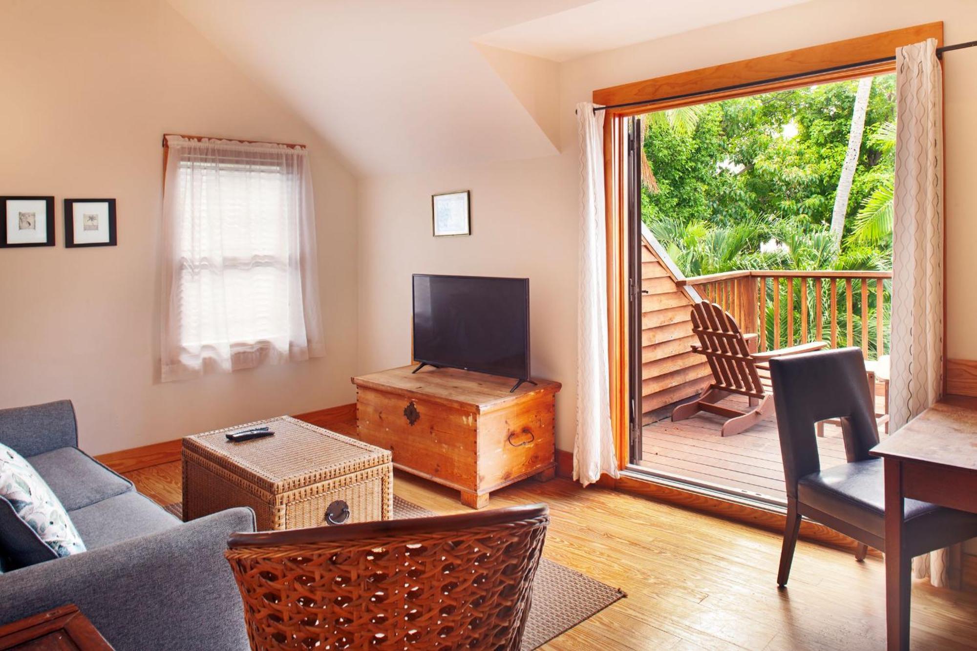 Cigar House One-Bedroom Queen Suite
