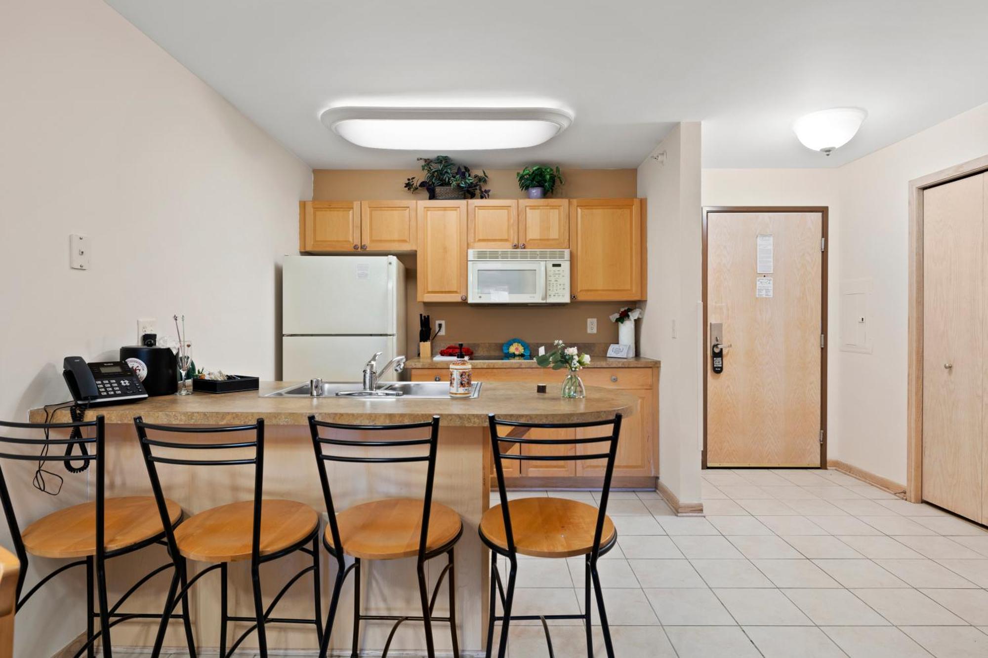 Deluxe King Suite