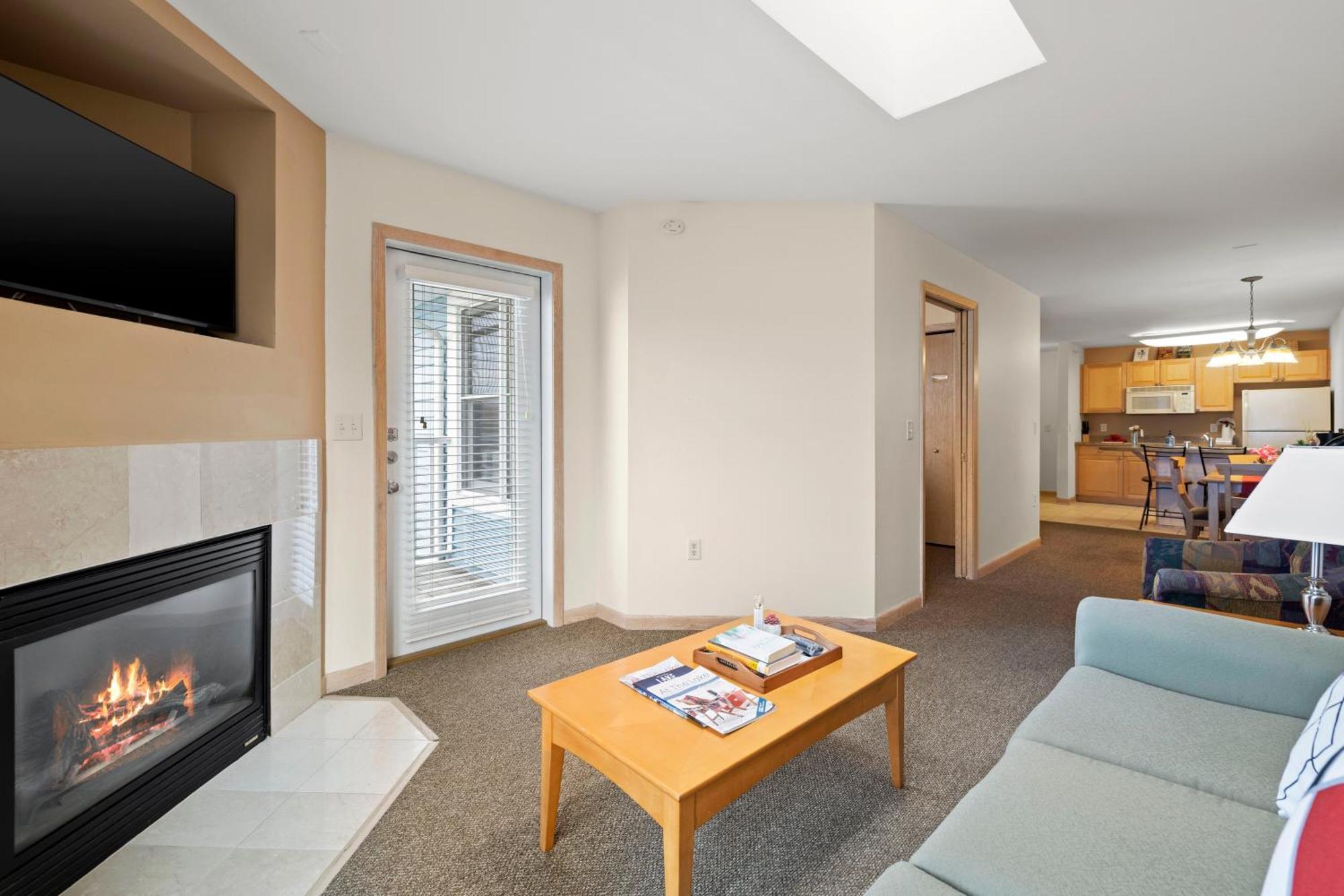 Deluxe Queen Suite