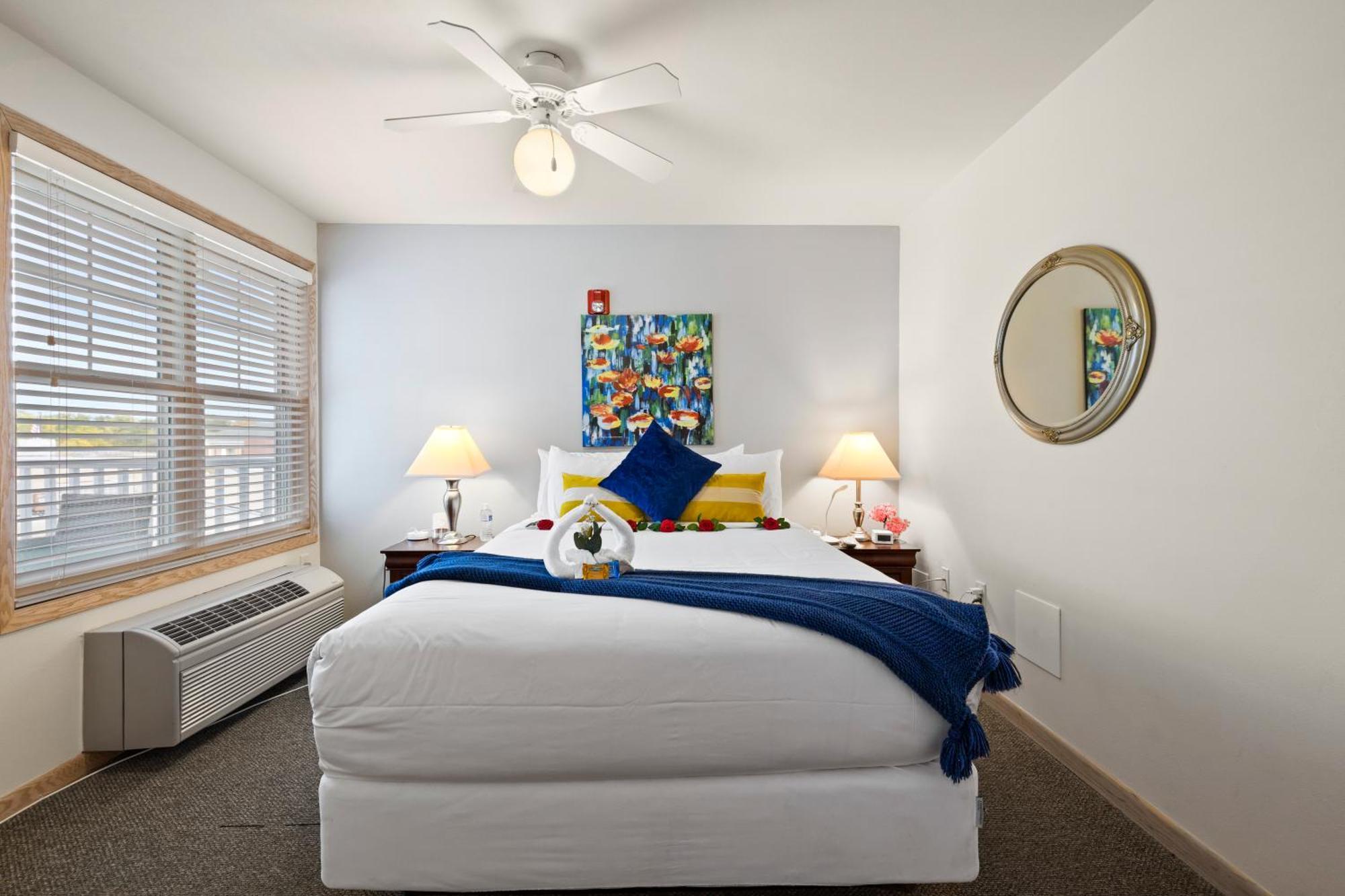 Deluxe Queen Suite