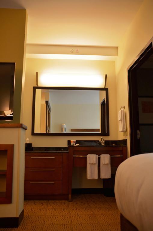 Camera con 2 Letti Queen-Size, Divano-Letto e Vasca con Accesso Disabili