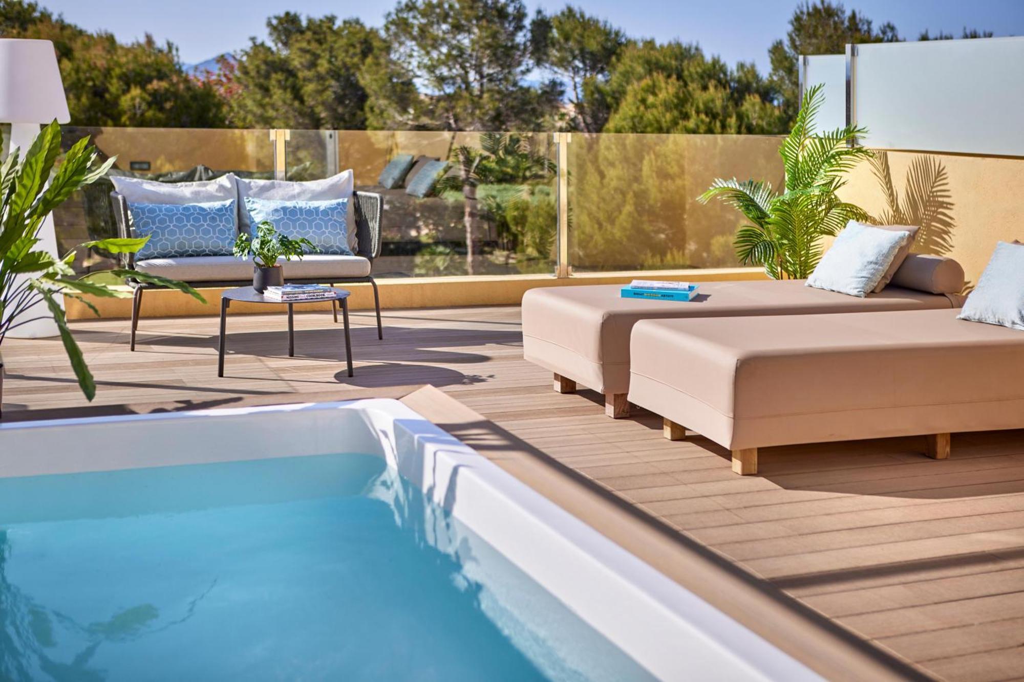 One-Bedroom Penthouse Suite Plunge Pool
