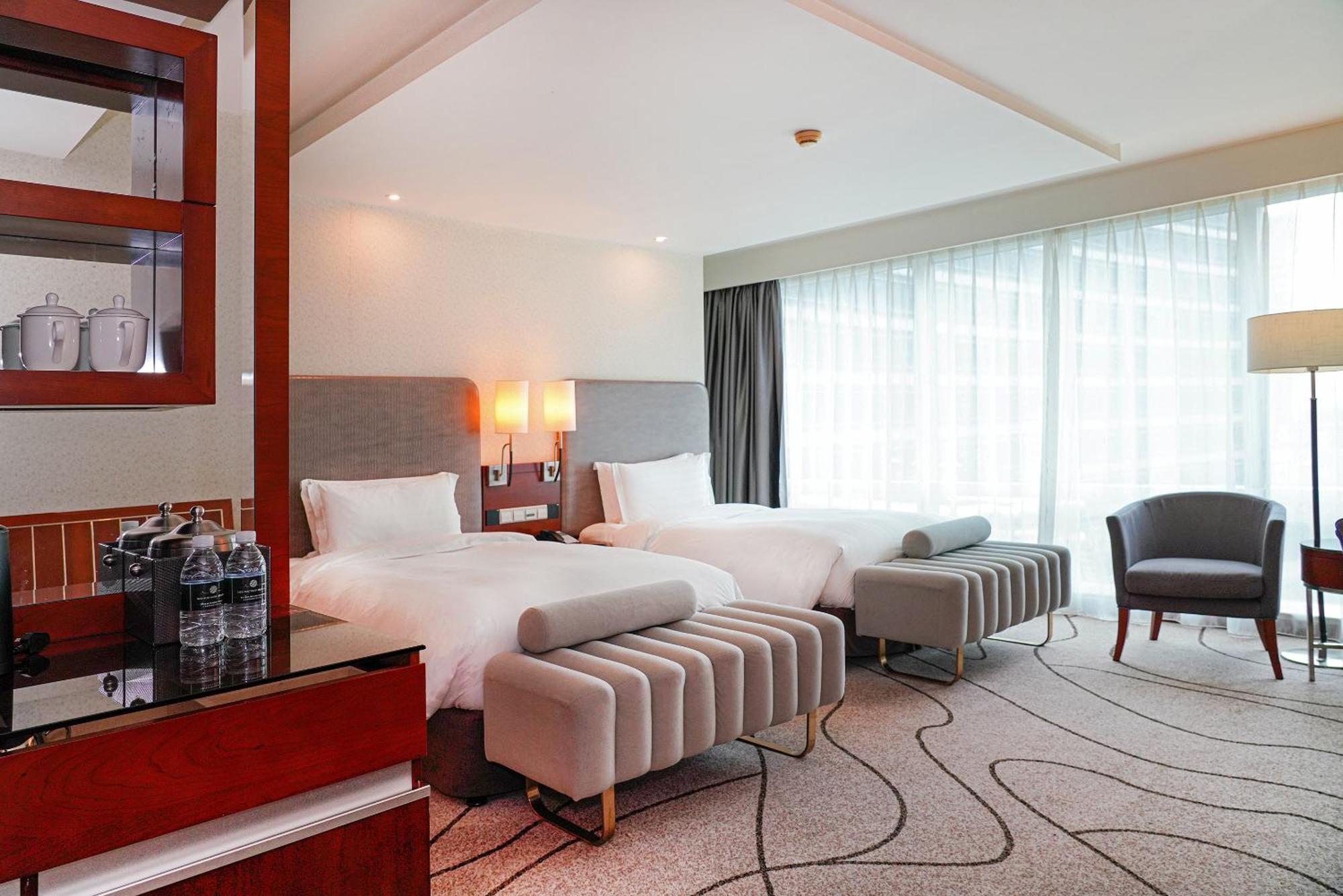 Deluxe Room Twin Beds