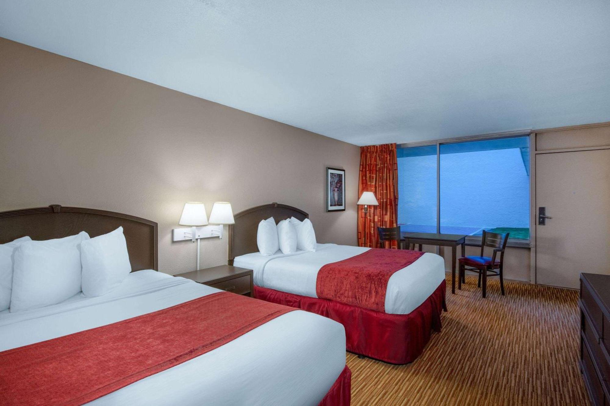 Queen Room with Two Queen Beds - Pet Friendly/Non-Smoking,1211409205:JPEG