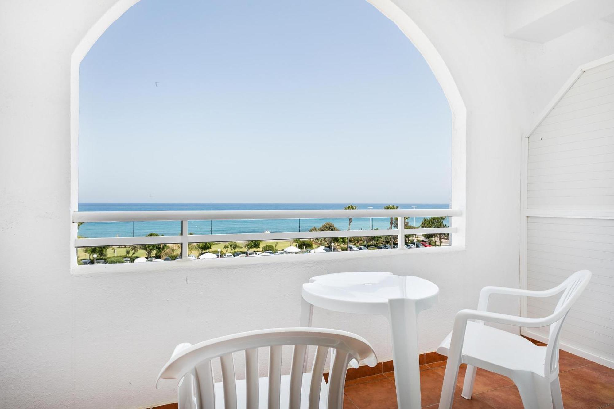Quarto Duplo Standard com Vista Mar (2 Adultos)