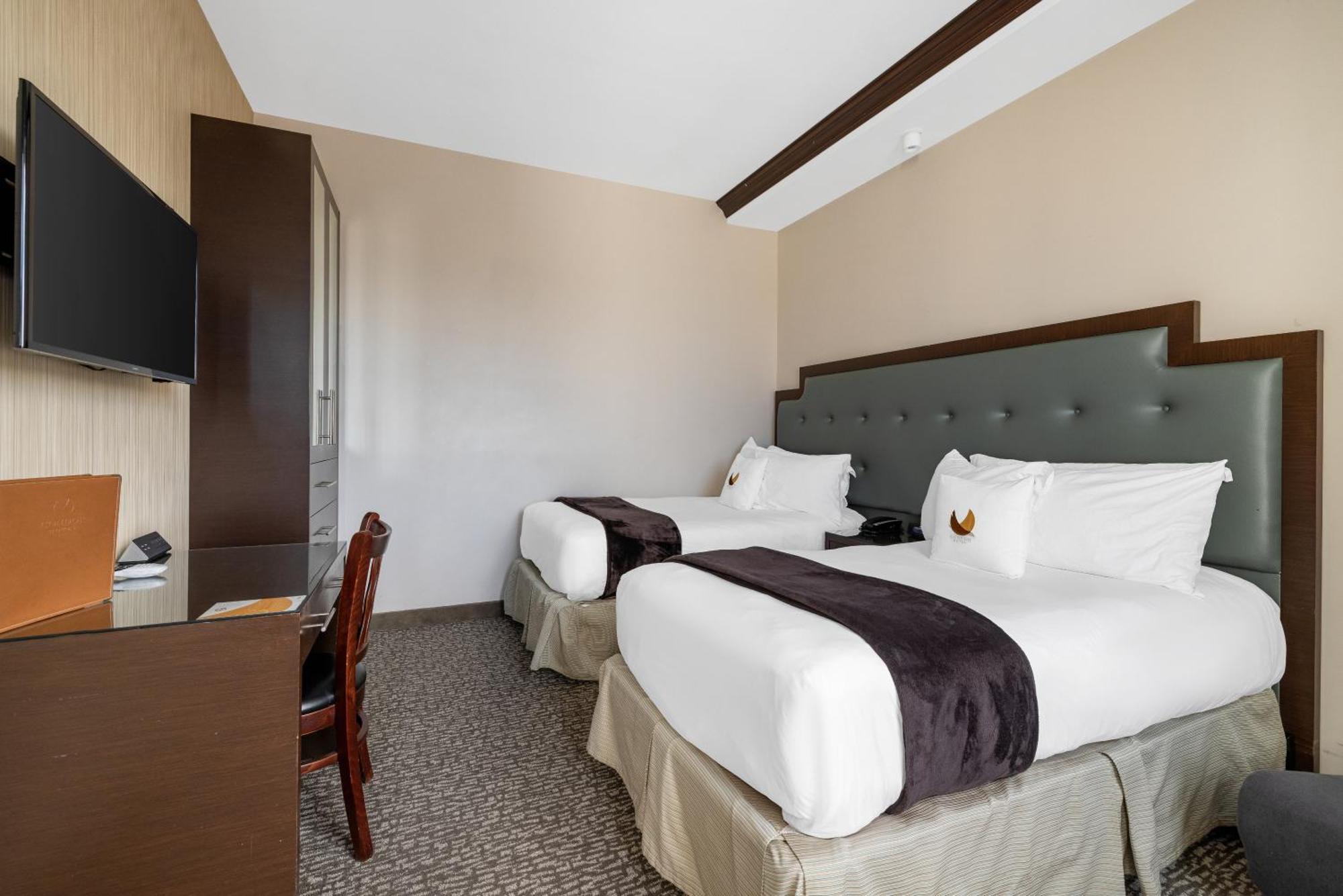 One-Bedroom Suite Two Twin Beds Non-Smoking
