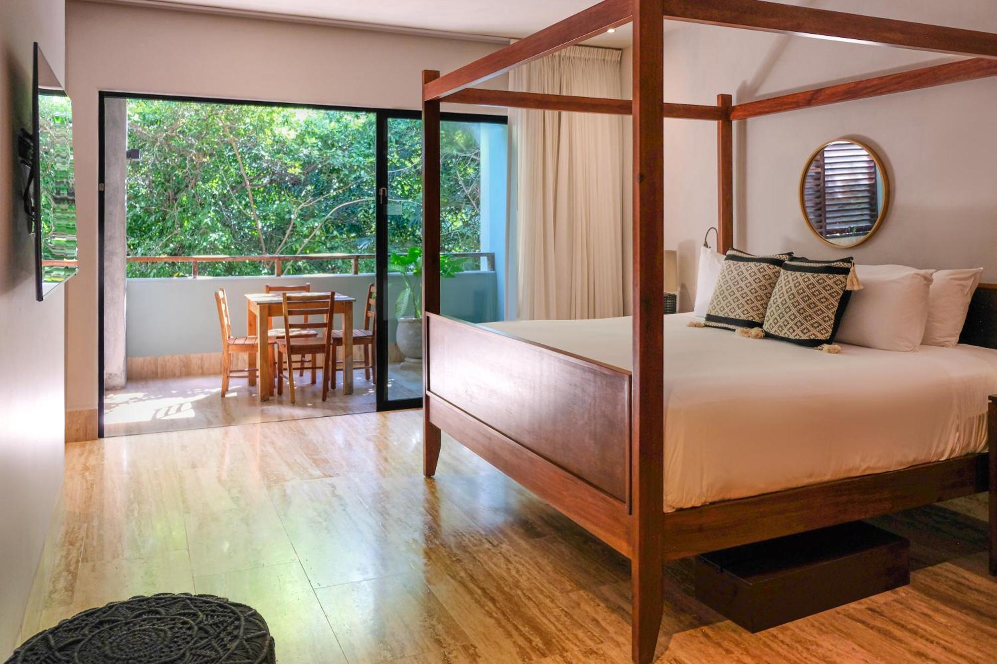 One-Bedroom King Suite