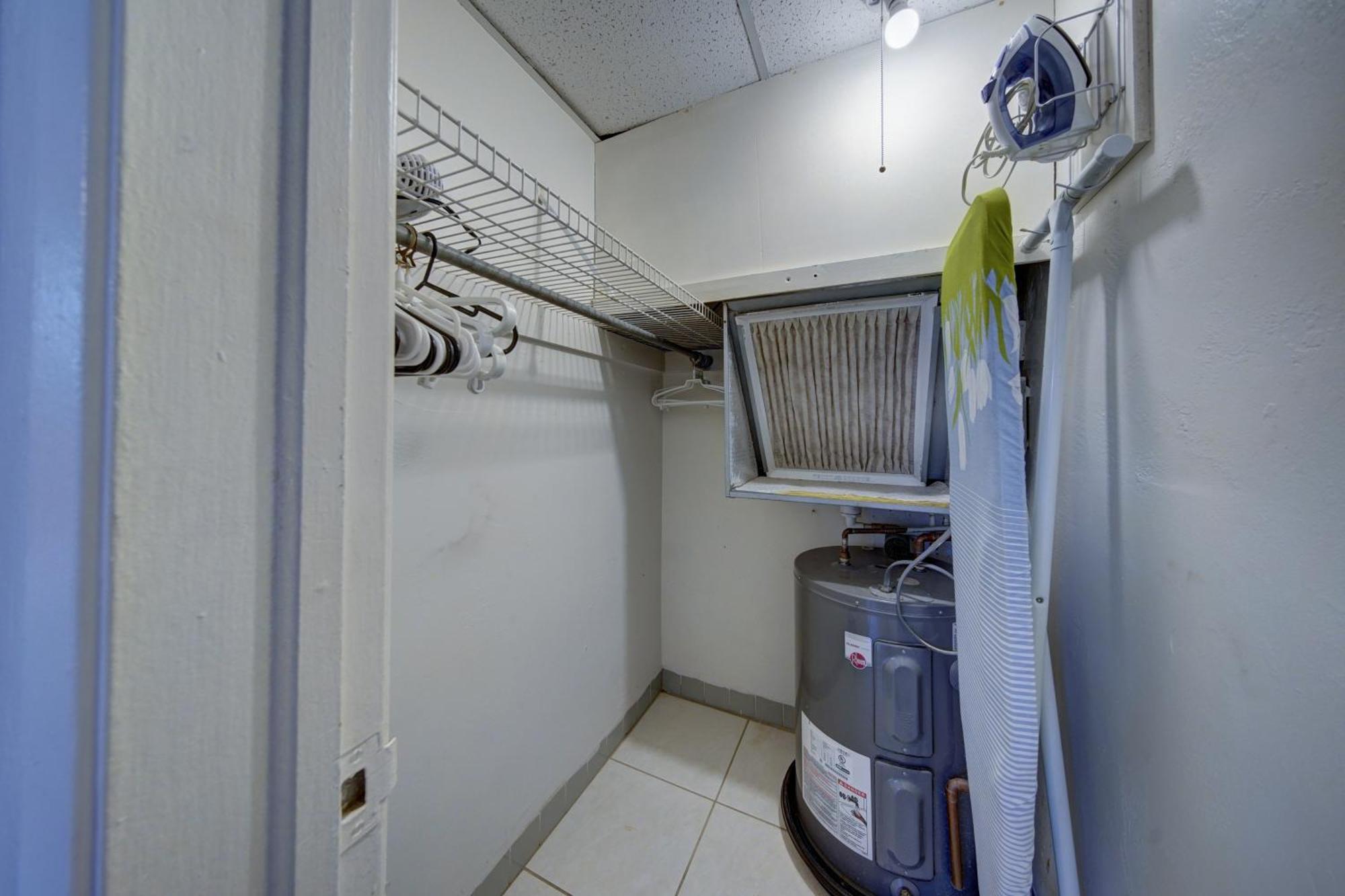 One-Bedroom Apartment Two Full Beds