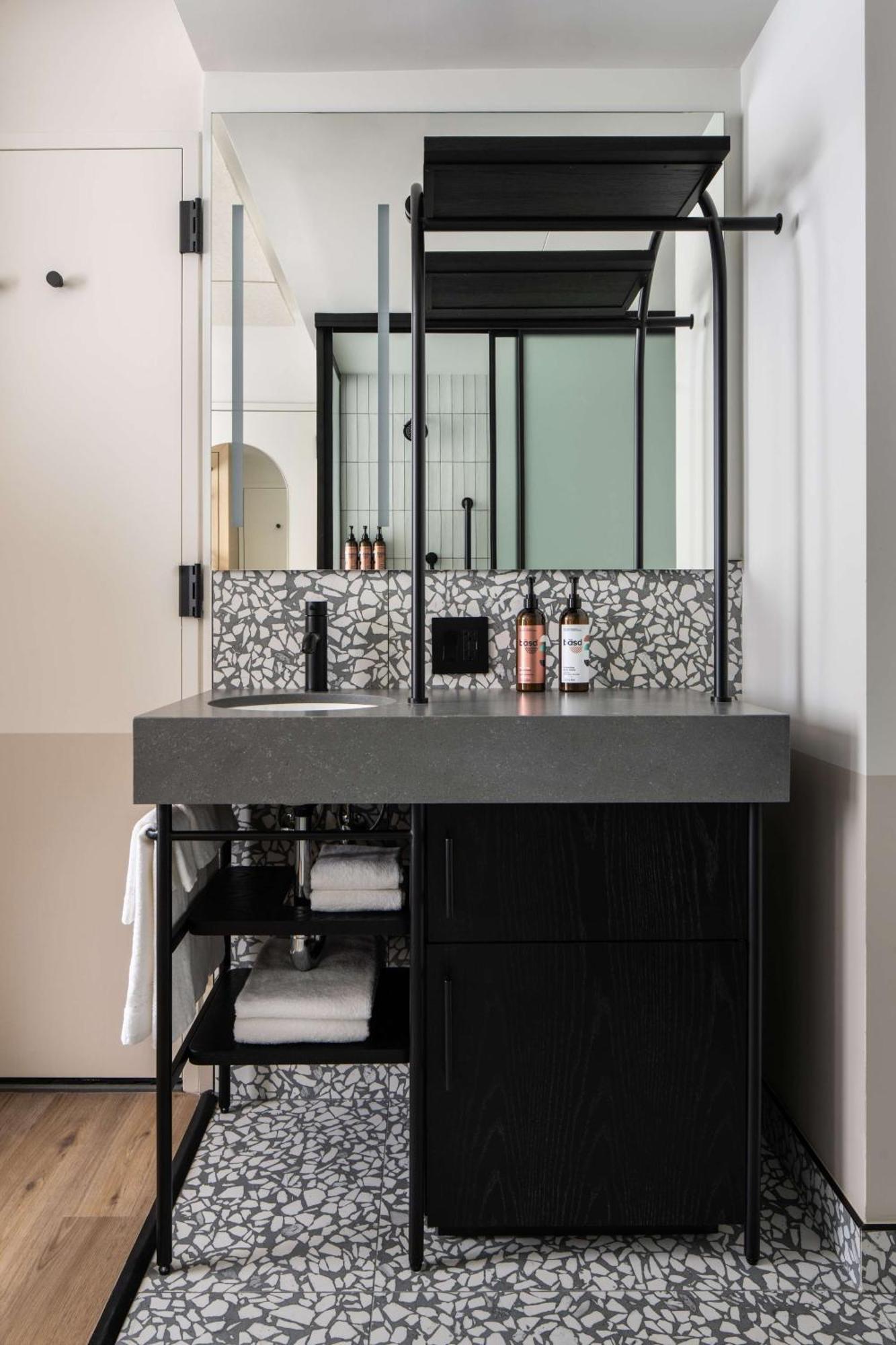Queen Room City View Wall Bed