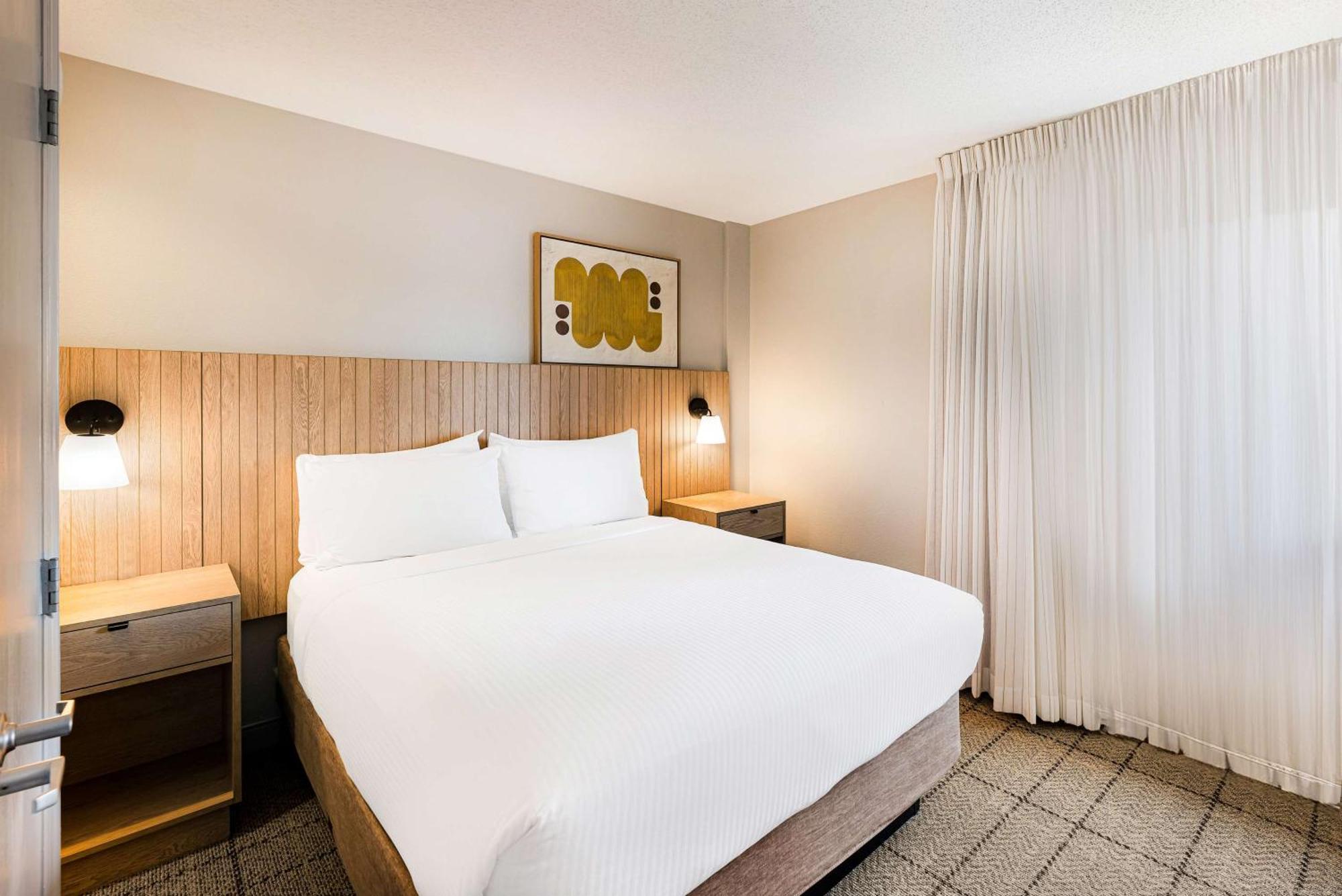 One-Bedroom Queen Suite,1546217905:JPEG