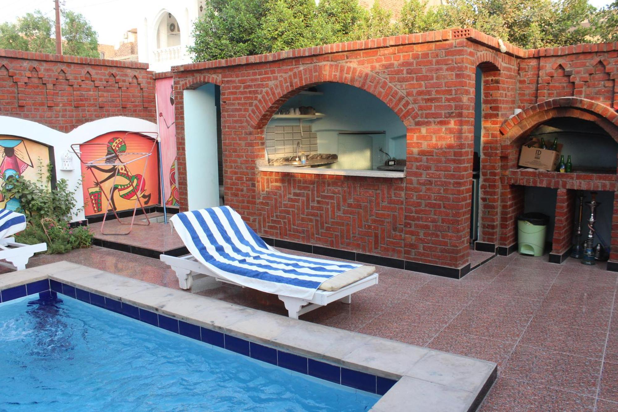Studio Pool View