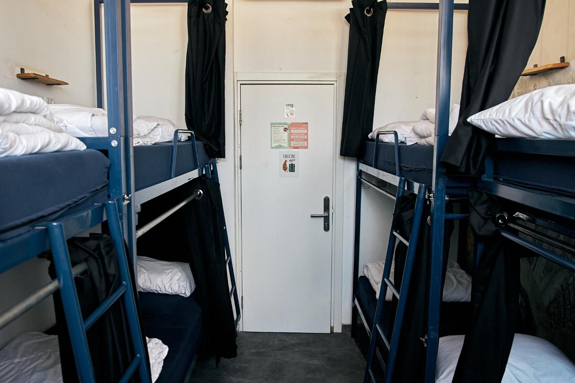 Bed 12-Bed Mixed Dormitory Room