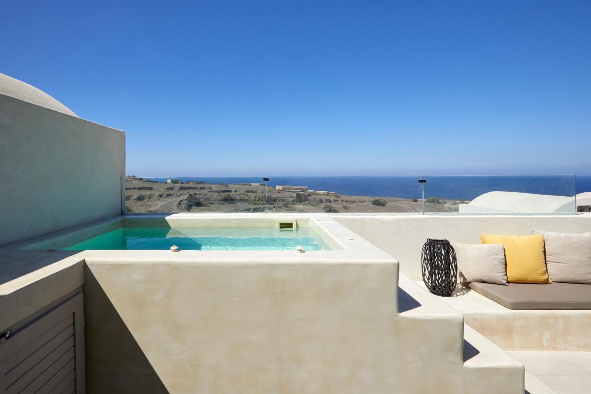 Honeymoon Suite Outdoor Heated Jetted Tub