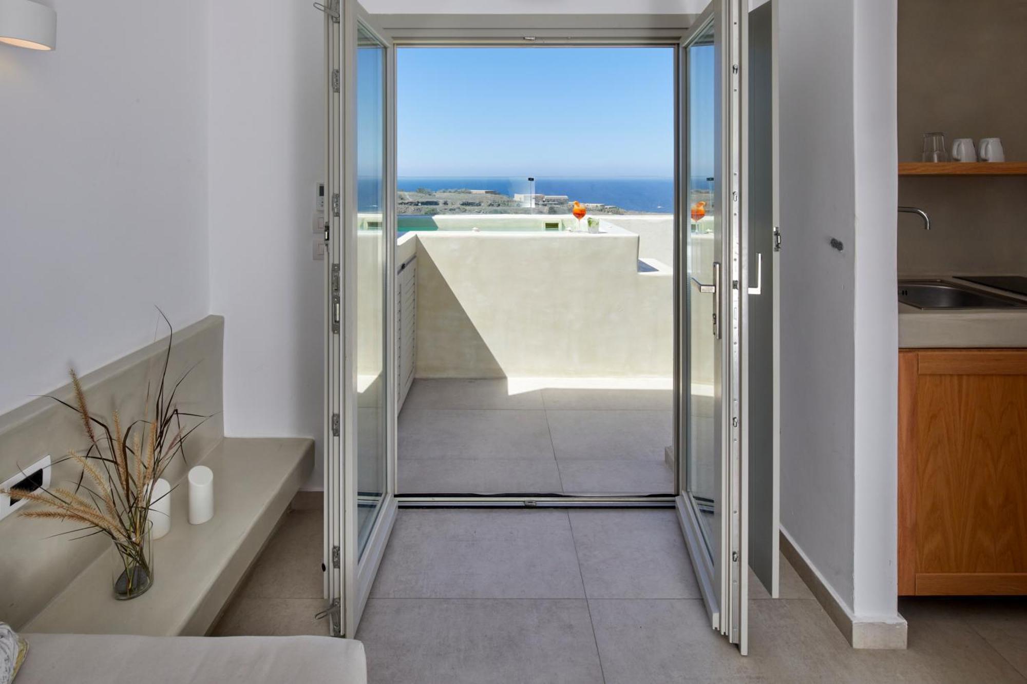 Honeymoon Suite Outdoor Heated Jetted Tub